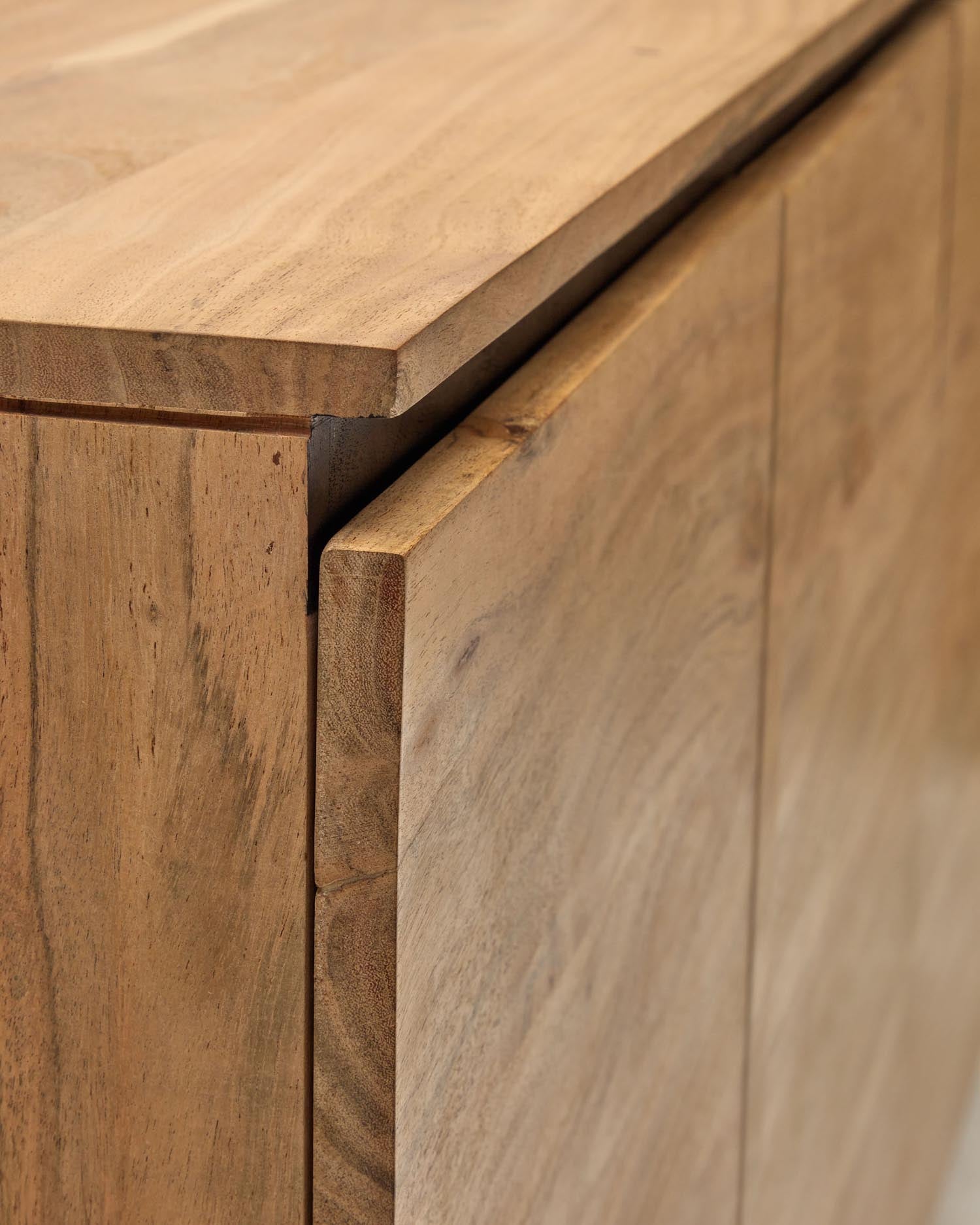 Sideboard Uxue aus massivem Akazienholz mit natürlichem Finish 200 x 88 cm in Braun präsentiert im Onlineshop von KAQTU Design AG. Sideboard ist von Kave Home