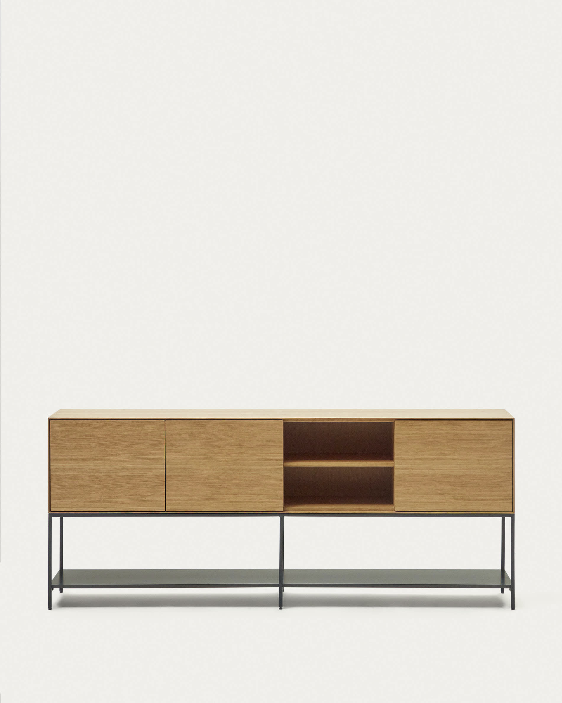 Vedrana Kommode 3 Türen aus Eichenfurnier und Stahlbeine in Schwarz 195 x 80 cm in Natur präsentiert im Onlineshop von KAQTU Design AG. High-Sideboard ist von Kave Home