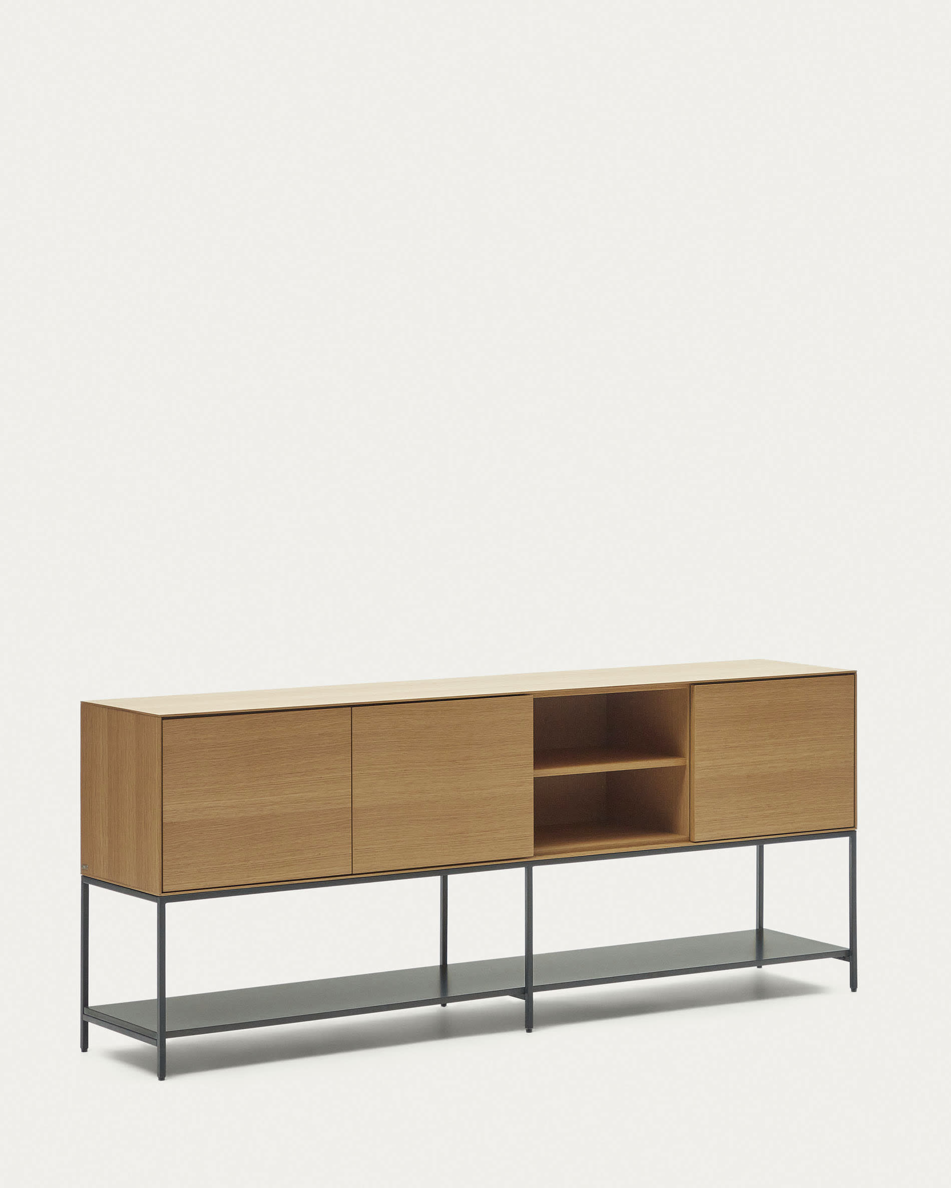 Vedrana Kommode 3 Türen aus Eichenfurnier und Stahlbeine in Schwarz 195 x 80 cm in Natur präsentiert im Onlineshop von KAQTU Design AG. High-Sideboard ist von Kave Home