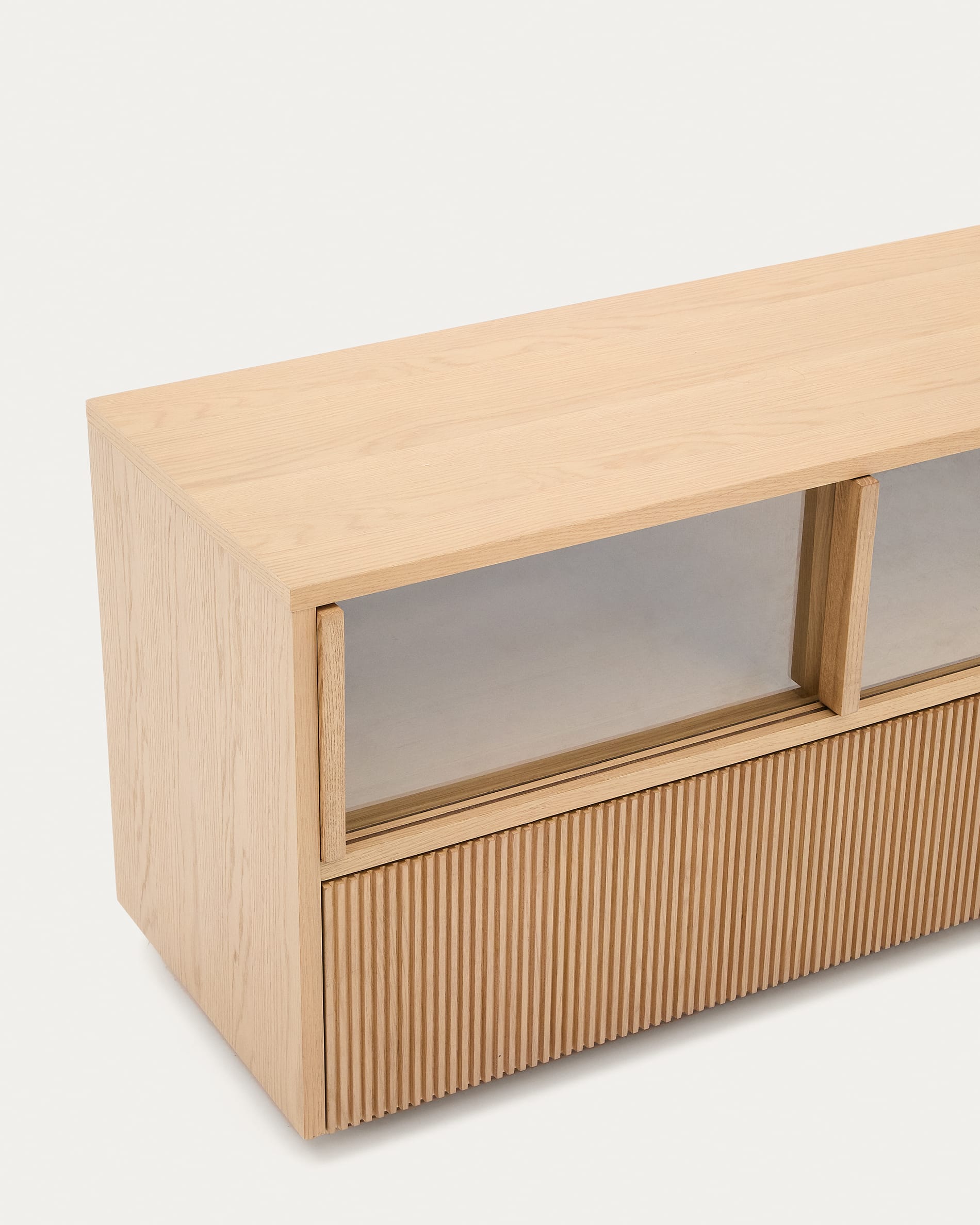 Sideboard Helvine 4 Türen 2 Schubladen Eichenfurnier gehärtetes Glas 200 x 54 cm FSC 100% in Natur präsentiert im Onlineshop von KAQTU Design AG. Sideboard ist von Kave Home