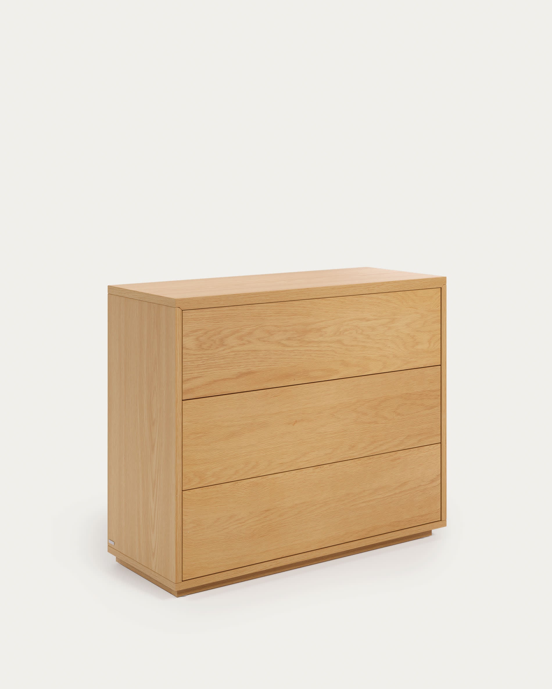 Abilen Kommode mit 3 Schubladen aus Eichenfurnier 90 x 75 cm FSC 100% in Braun präsentiert im Onlineshop von KAQTU Design AG. High-Sideboard ist von Kave Home