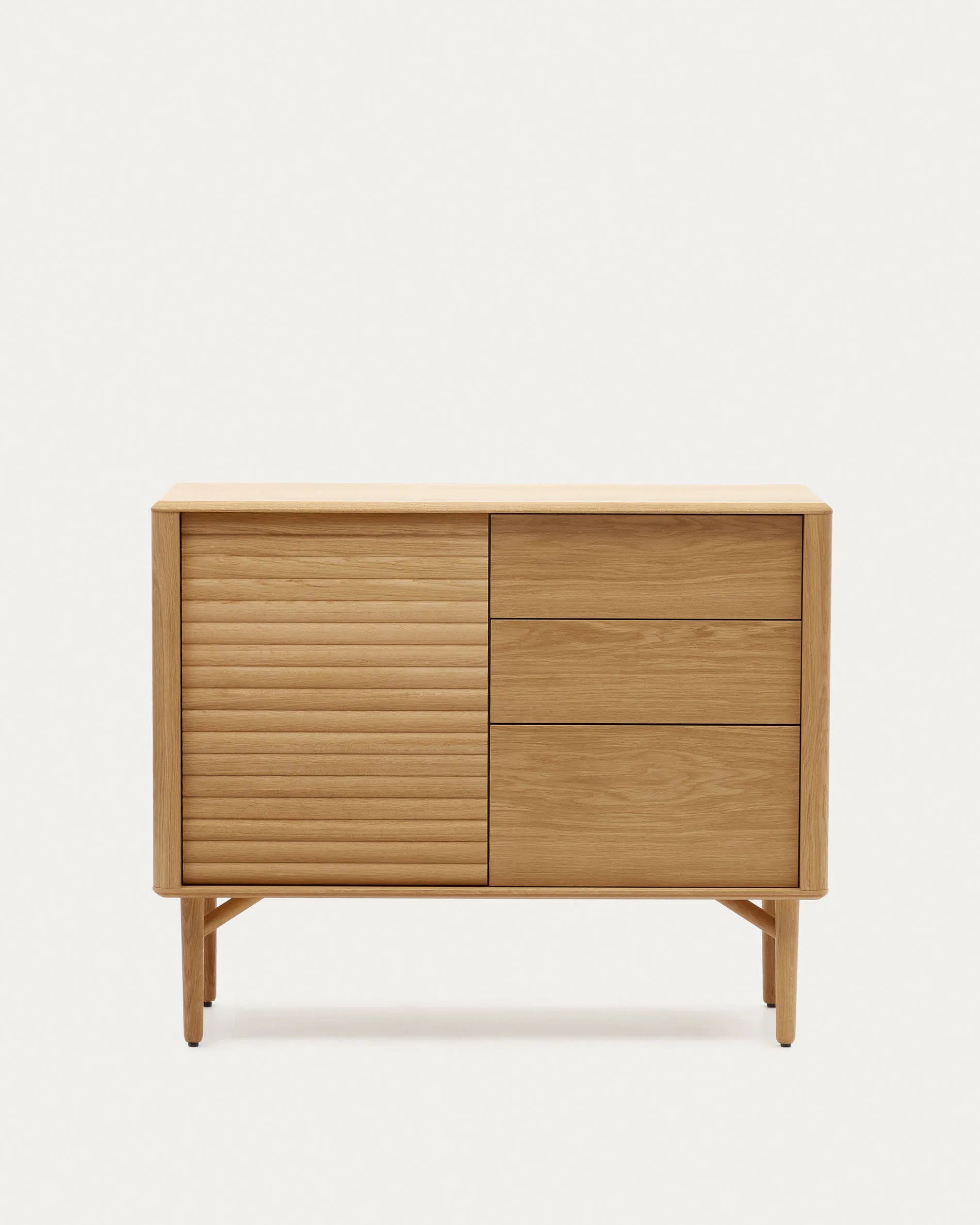 3D-Modell eines eleganten Eichenholz-Sideboards mit 1 Tür, 3 Schubladen, 105x85 cm, FSC-zertifiziert.