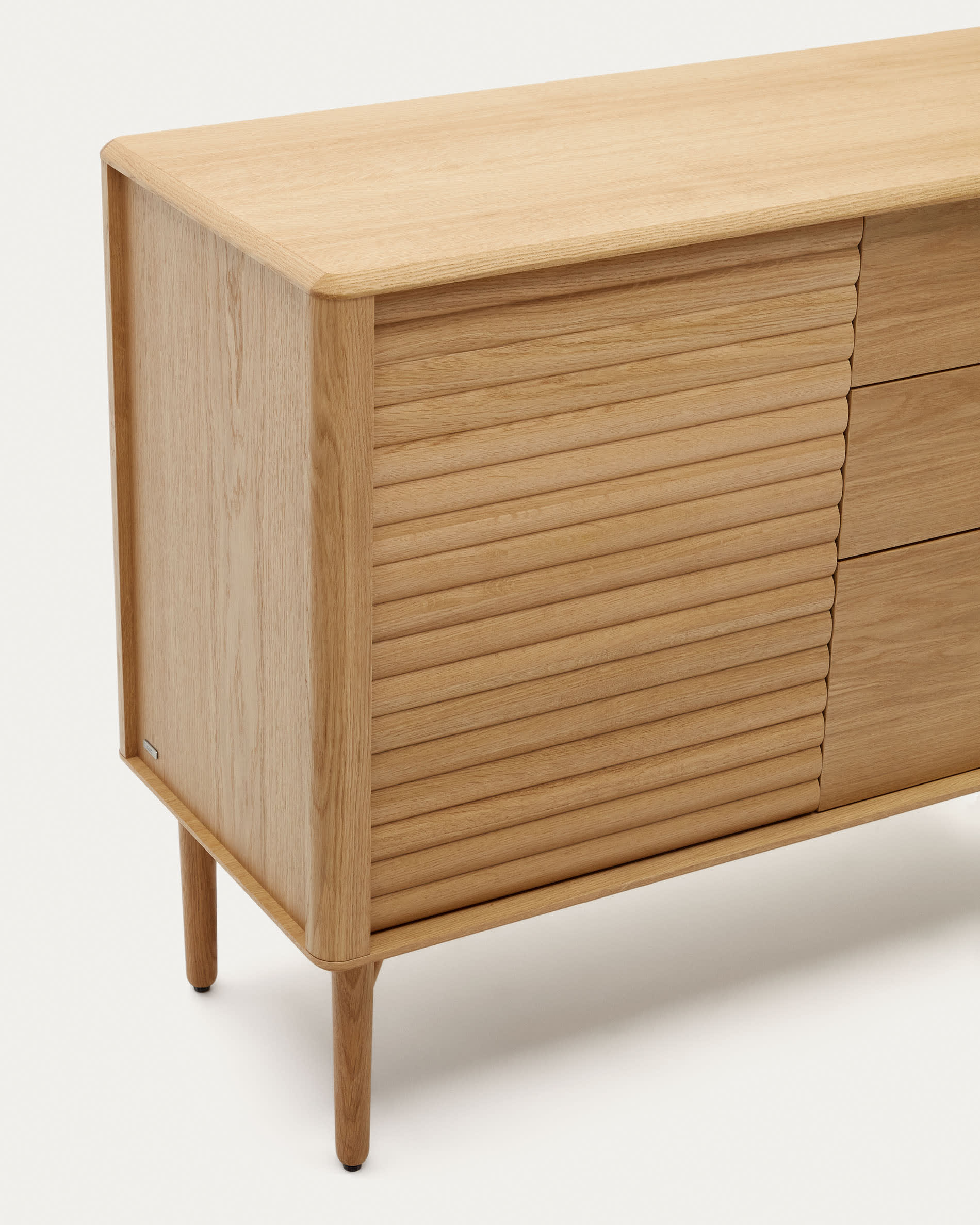 Lenon Sideboard 1 Türe und 3 Schubladen aus Eichenholz und Eichenfurnier 105 x 85 cm FSC MIX Credit in Braun präsentiert im Onlineshop von KAQTU Design AG. Sideboard ist von Kave Home