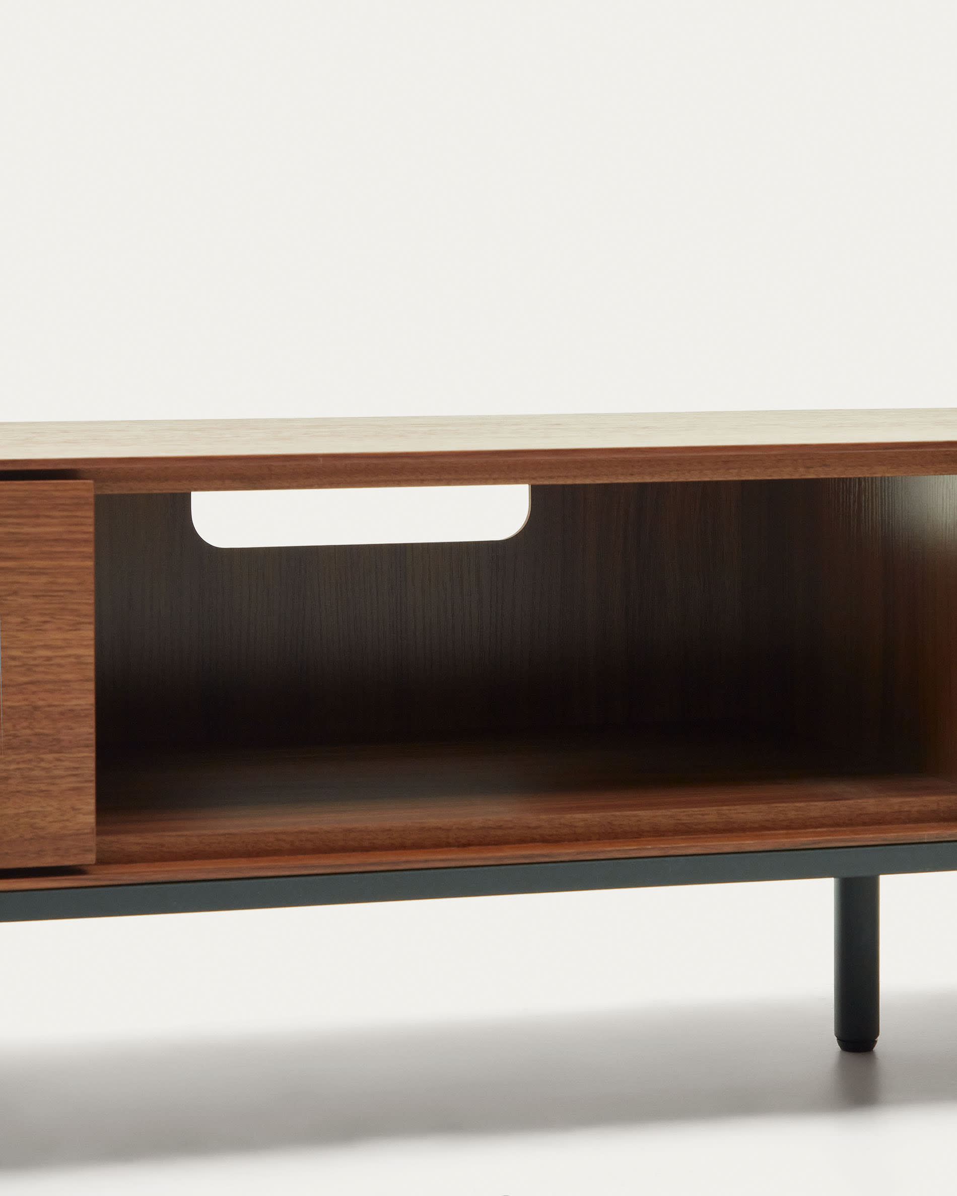 Vedrana TV-Schrank 3 Schubladen aus Nussholzfurnier und Stahlbeine in Schwarz 195 x 35 cm in Natur präsentiert im Onlineshop von KAQTU Design AG. Sideboard ist von Kave Home