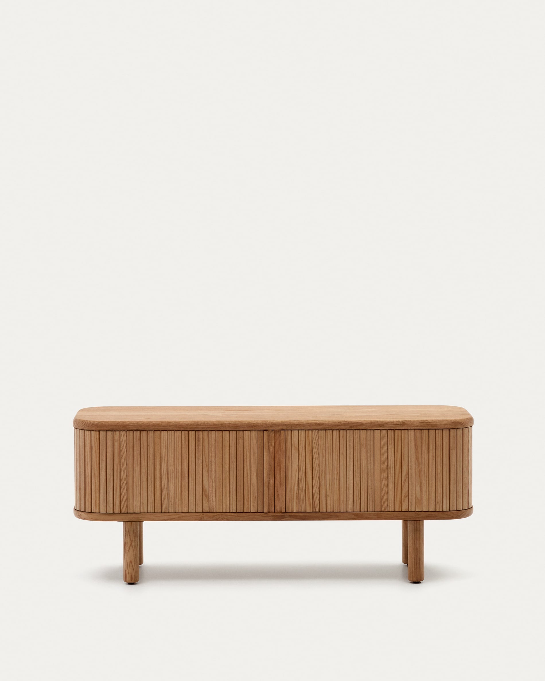 TV-Möbel Mailen 2 Türen in Eschenfurnier mit natürlichem Finish 120 x 50 cm in Braun präsentiert im Onlineshop von KAQTU Design AG. Sideboard ist von Kave Home