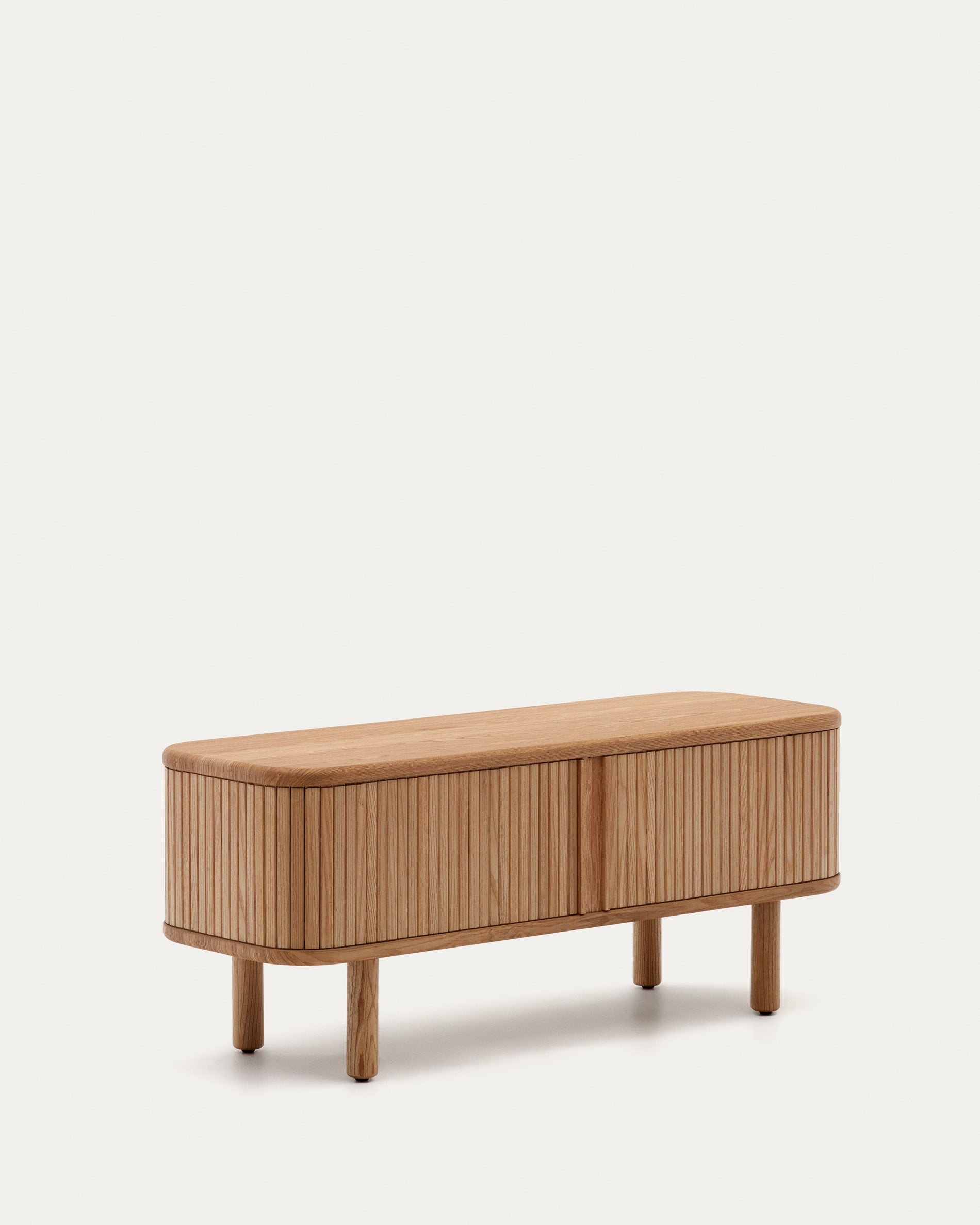 TV-Möbel Mailen 2 Türen in Eschenfurnier mit natürlichem Finish 120 x 50 cm in Braun präsentiert im Onlineshop von KAQTU Design AG. Sideboard ist von Kave Home