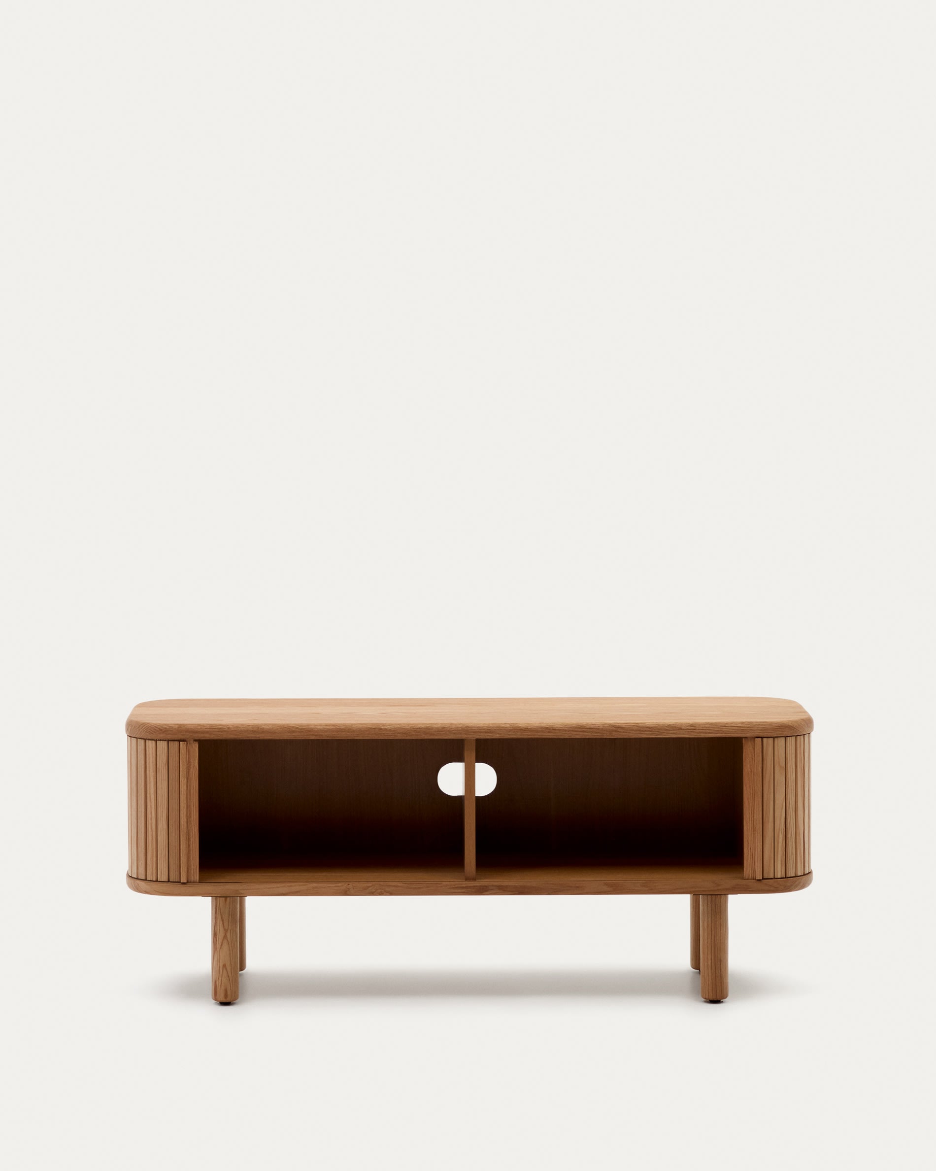 TV-Möbel Mailen 2 Türen in Eschenfurnier mit natürlichem Finish 120 x 50 cm in Braun präsentiert im Onlineshop von KAQTU Design AG. Sideboard ist von Kave Home