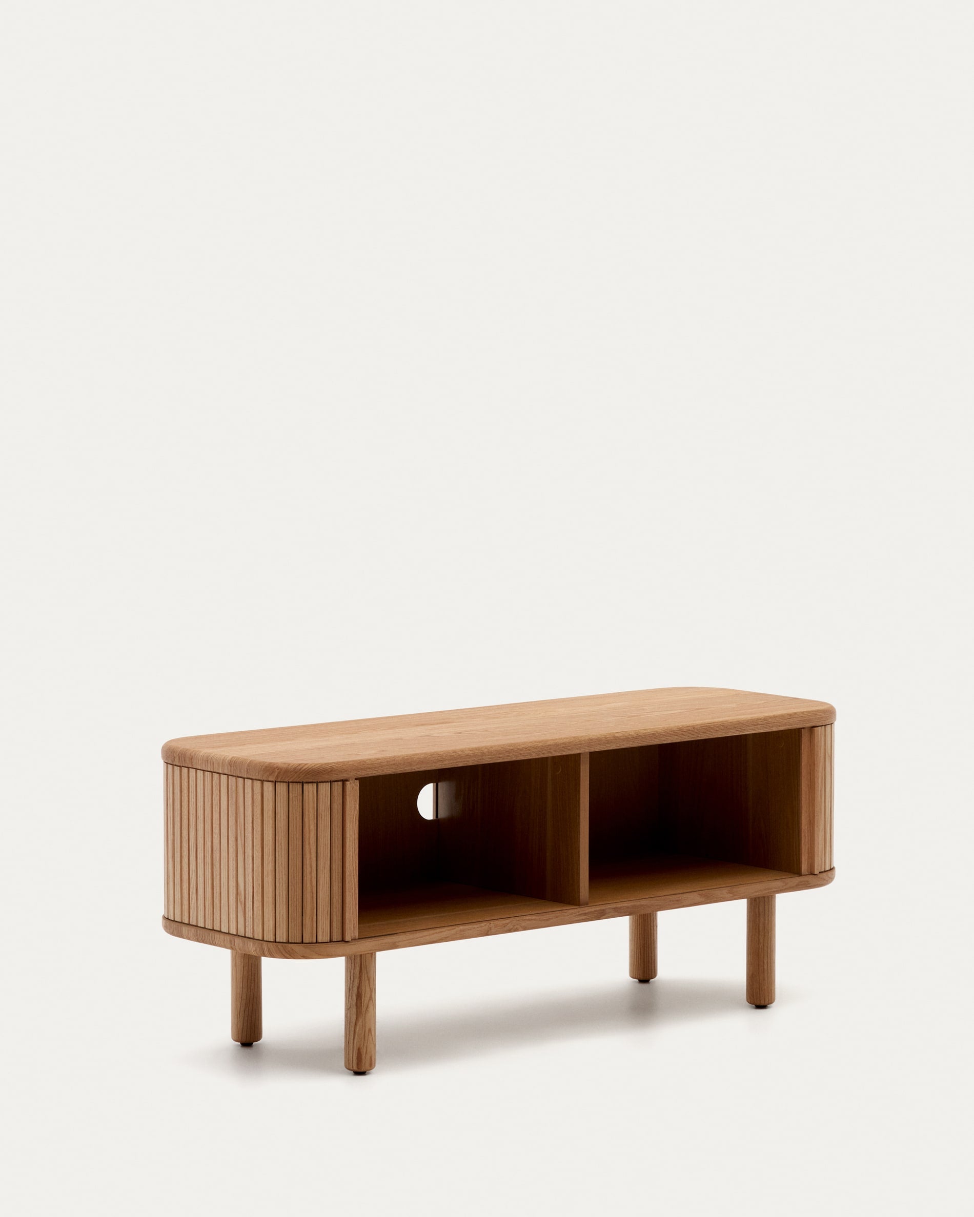 TV-Möbel Mailen 2 Türen in Eschenfurnier mit natürlichem Finish 120 x 50 cm in Braun präsentiert im Onlineshop von KAQTU Design AG. Sideboard ist von Kave Home