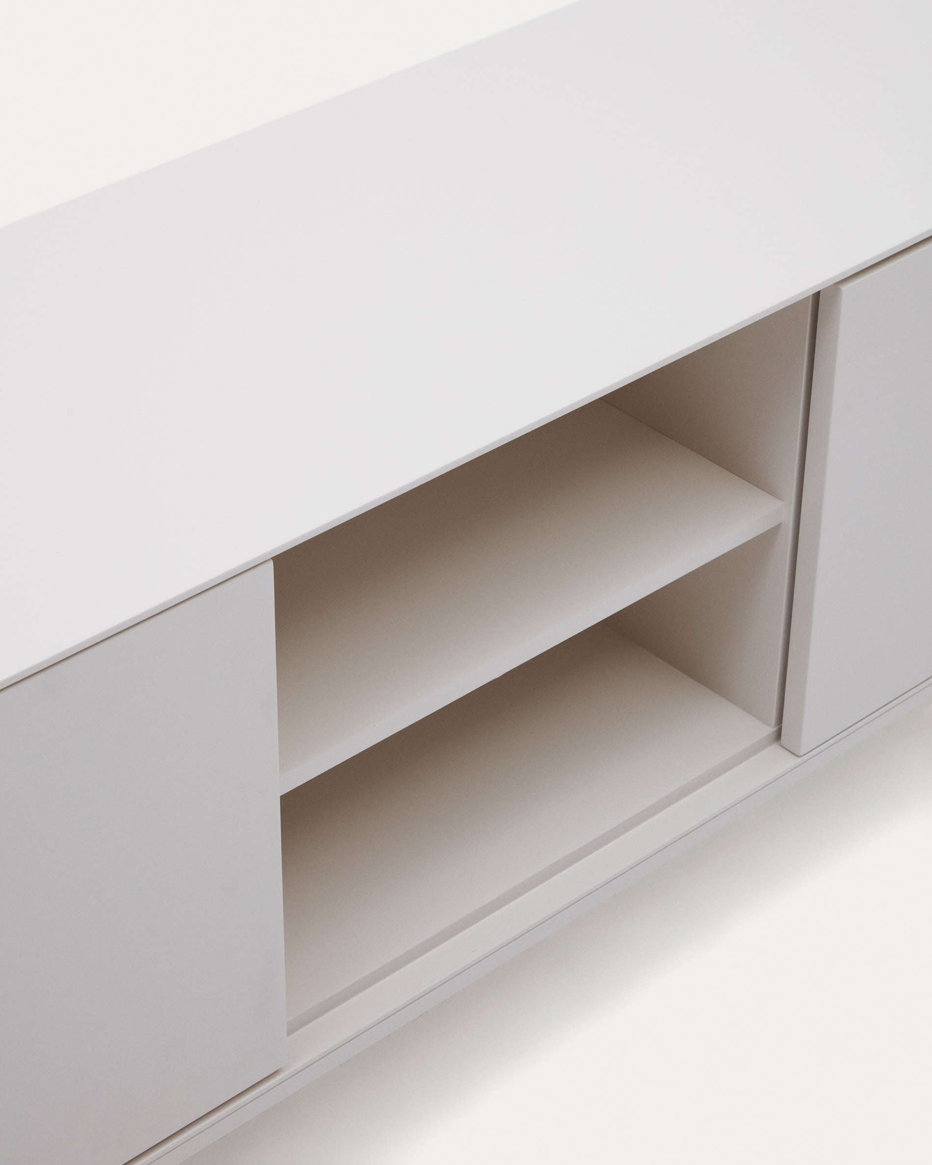 Vedrana TV-Schrank 3 Türen MDF weiss lackiert 195 x 55 cm in Weiß präsentiert im Onlineshop von KAQTU Design AG. Sideboard ist von Kave Home