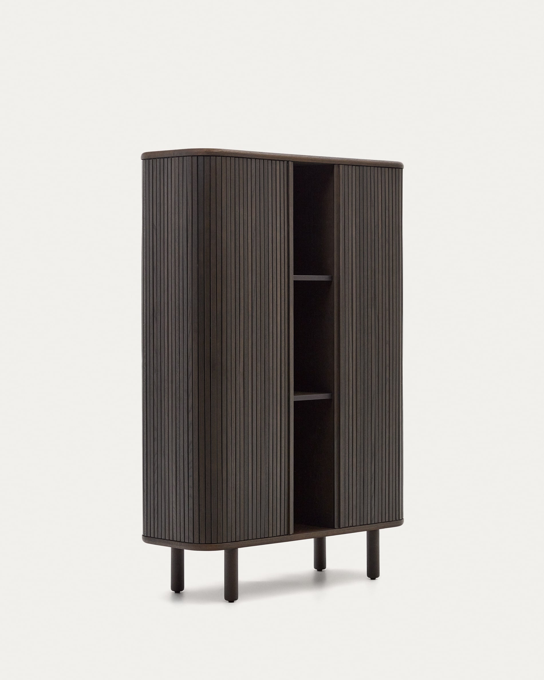 Mailen Highboard 2 Türen mit Eschenfurnier und dunklem Finish 110 x 160 cm in Schwarz präsentiert im Onlineshop von KAQTU Design AG. High-Sideboard ist von Kave Home