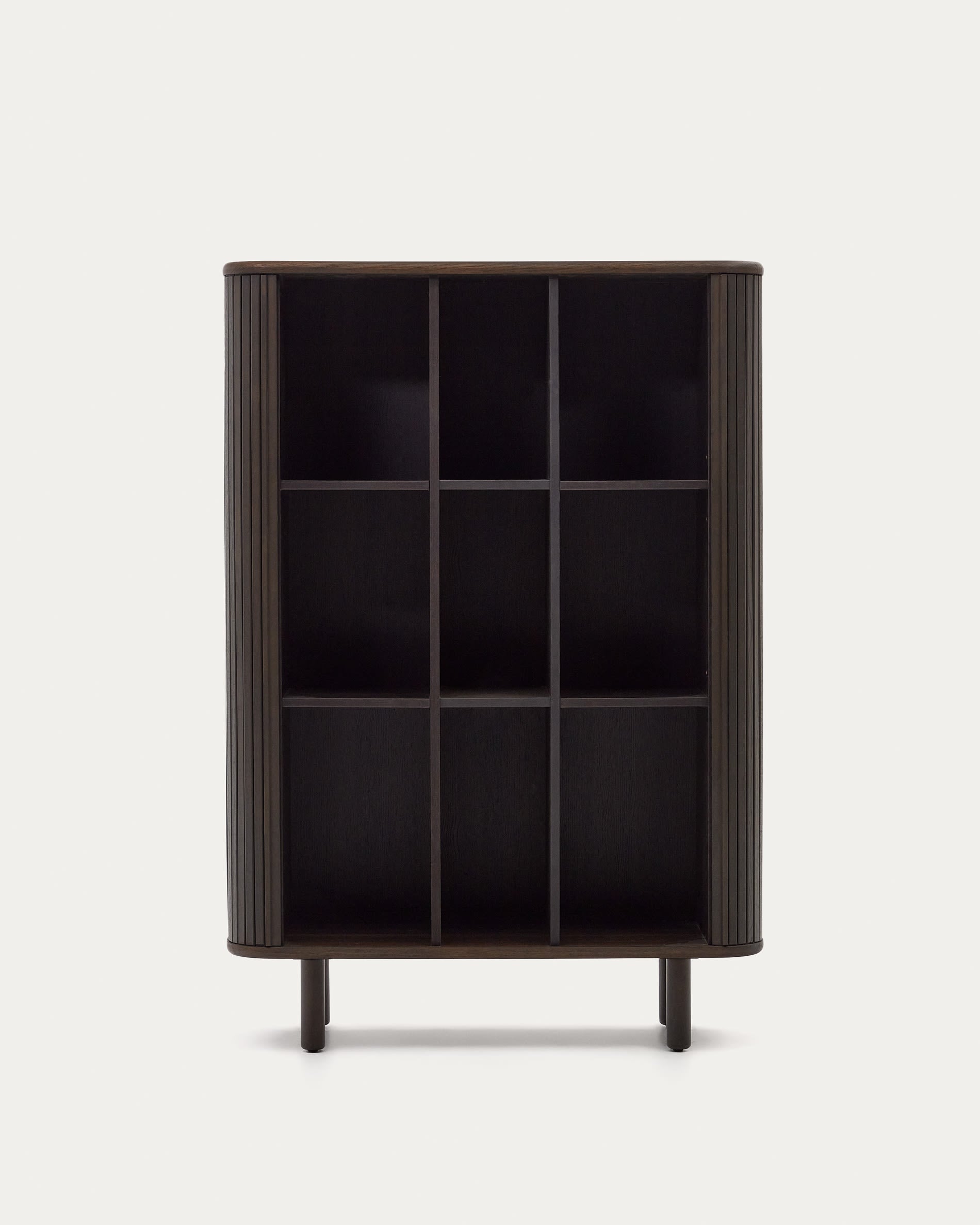 Mailen Highboard 2 Türen mit Eschenfurnier und dunklem Finish 110 x 160 cm in Schwarz präsentiert im Onlineshop von KAQTU Design AG. High-Sideboard ist von Kave Home