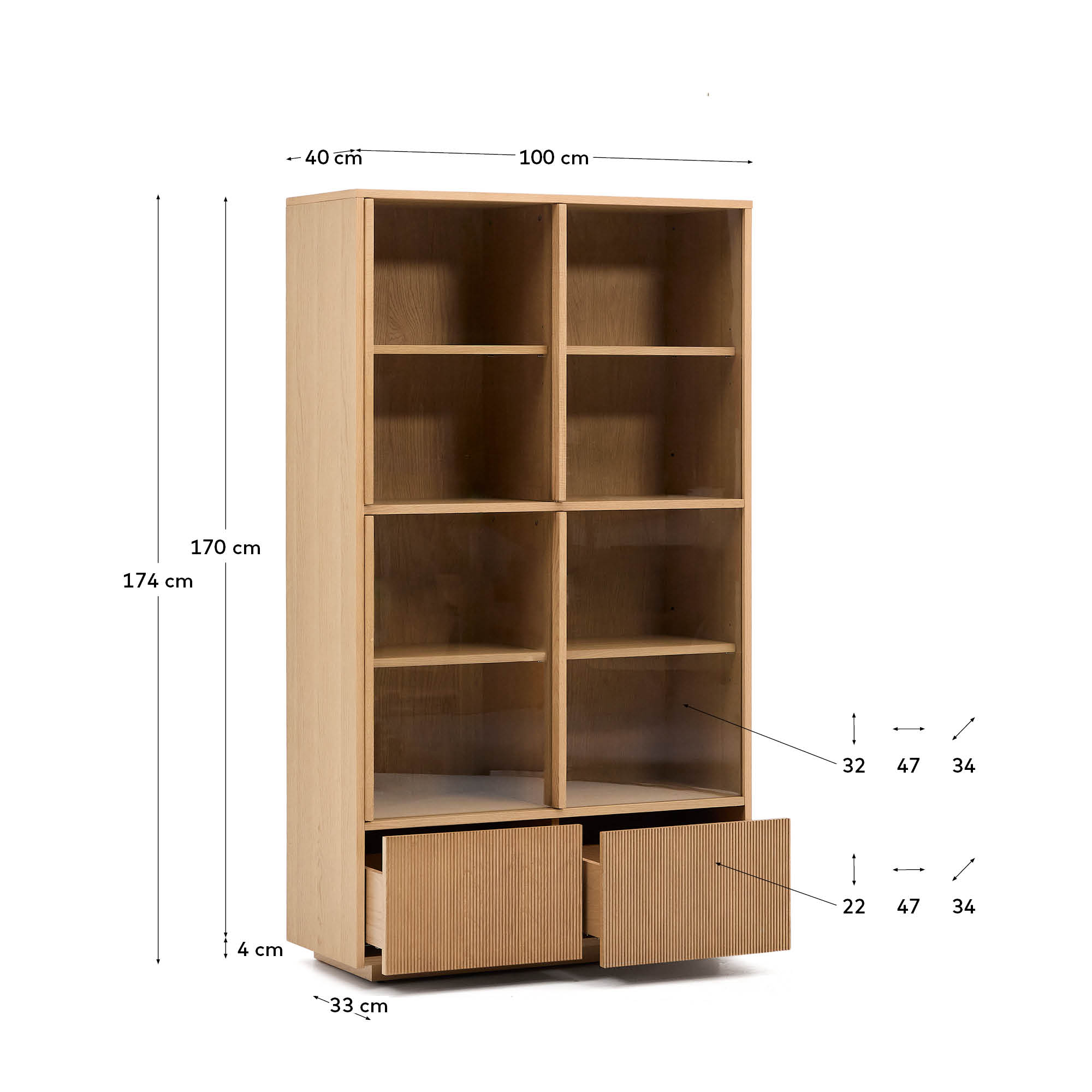 Vitrine Helvine 4 Türen 2 Schubladen Eichenfurnier gehärtetes Glas 100 x 174 cm FSC 100% in Natur präsentiert im Onlineshop von KAQTU Design AG. Vitrine ist von Kave Home