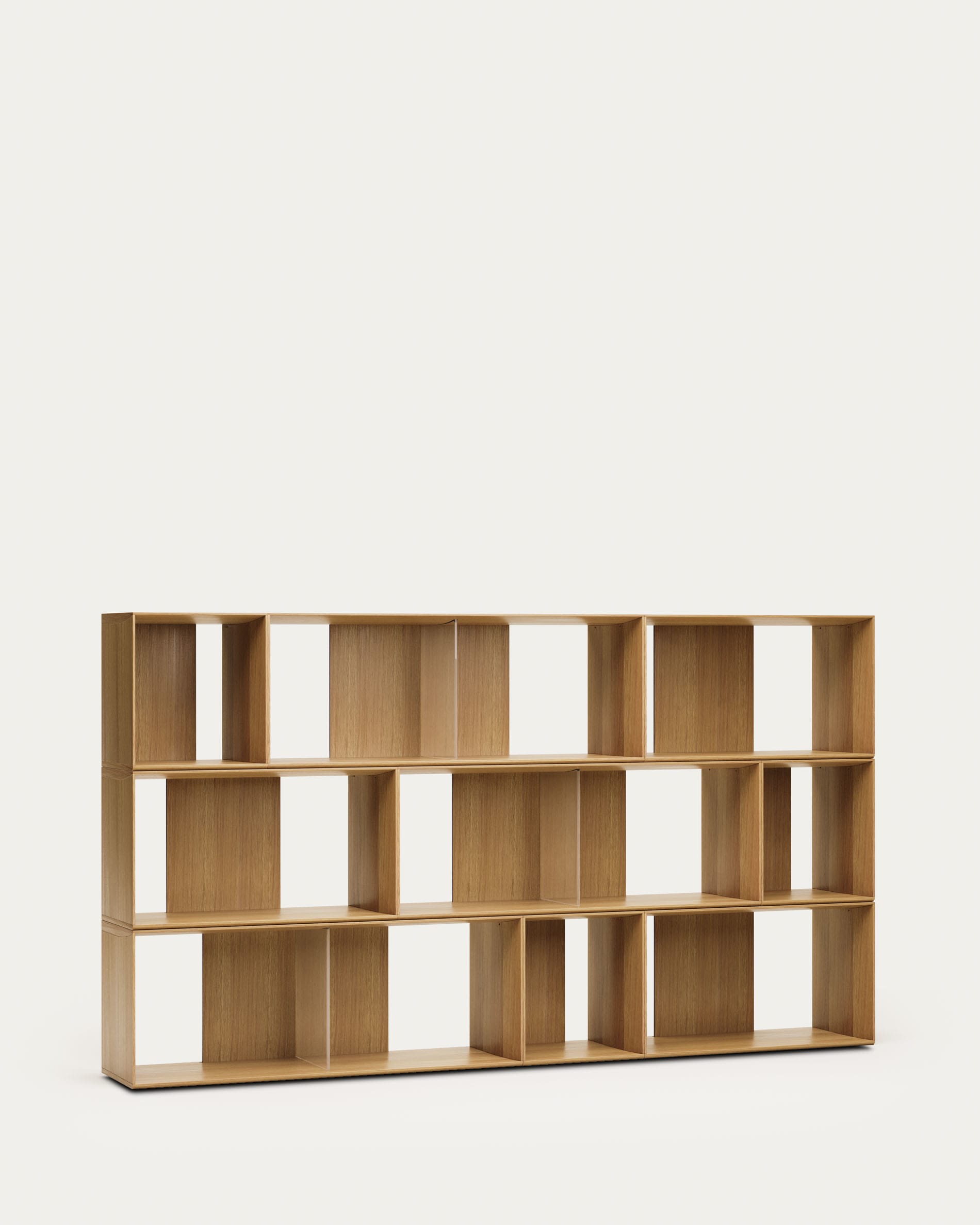 Litto Set aus 9 modularen Regalen aus Eichenfurnier 202 x 114 cm in Natur präsentiert im Onlineshop von KAQTU Design AG. Regalsystem ist von Kave Home