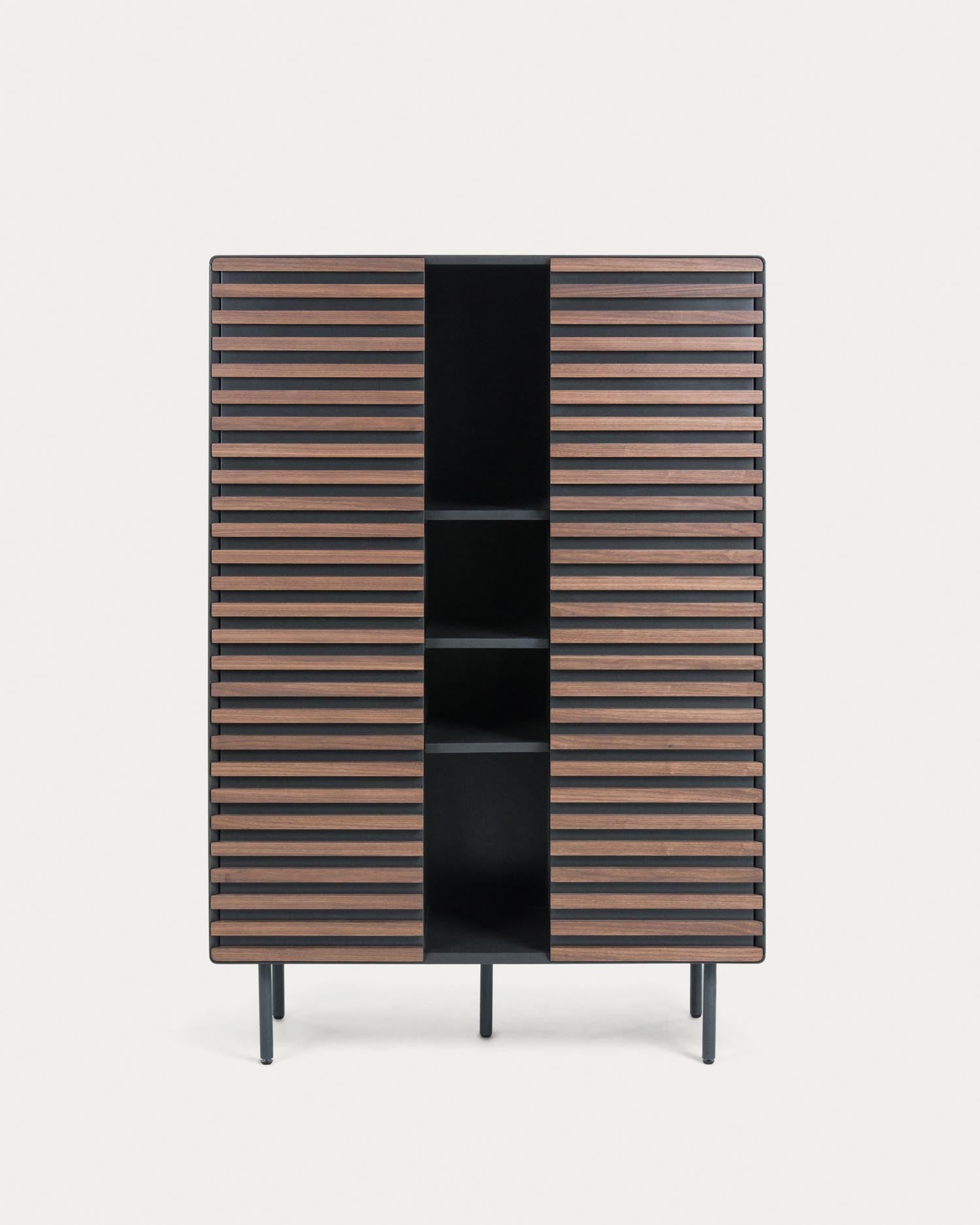 Kesia Highboard mit Walnussfurnier 105 x 155 cm in Schwarz präsentiert im Onlineshop von KAQTU Design AG. Standregal ist von Kave Home