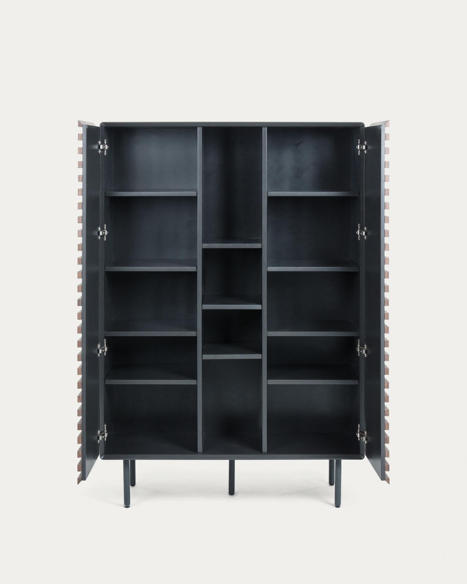 Kesia Highboard mit Walnussfurnier 105 x 155 cm in Schwarz präsentiert im Onlineshop von KAQTU Design AG. Standregal ist von Kave Home