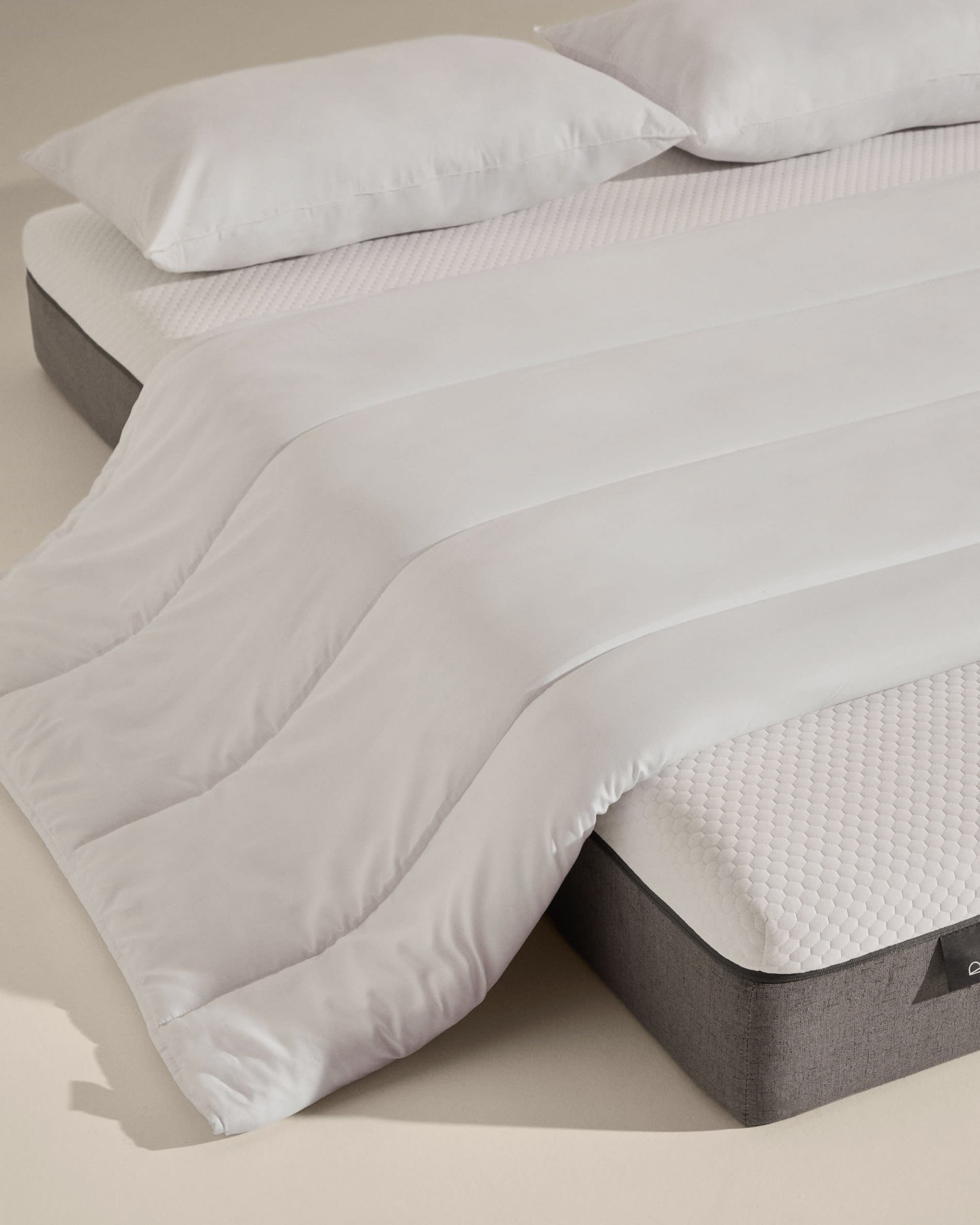 Steppdecke Atra 70% Daunen und 30% Federn für Bett von 150/160 cm hergestellt in Spanien in Weiß präsentiert im Onlineshop von KAQTU Design AG. Wolldecke ist von Kave Home