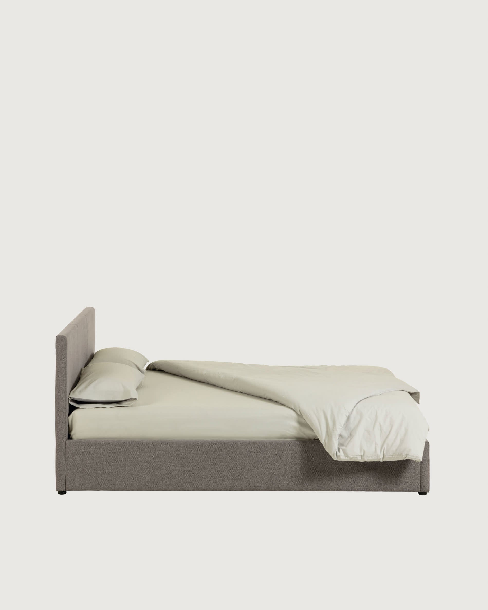 Nahiri Bett mit Stauraum in Grau für Matratze von 180 x 200 cm in Grau präsentiert im Onlineshop von KAQTU Design AG. Bett ist von Kave Home