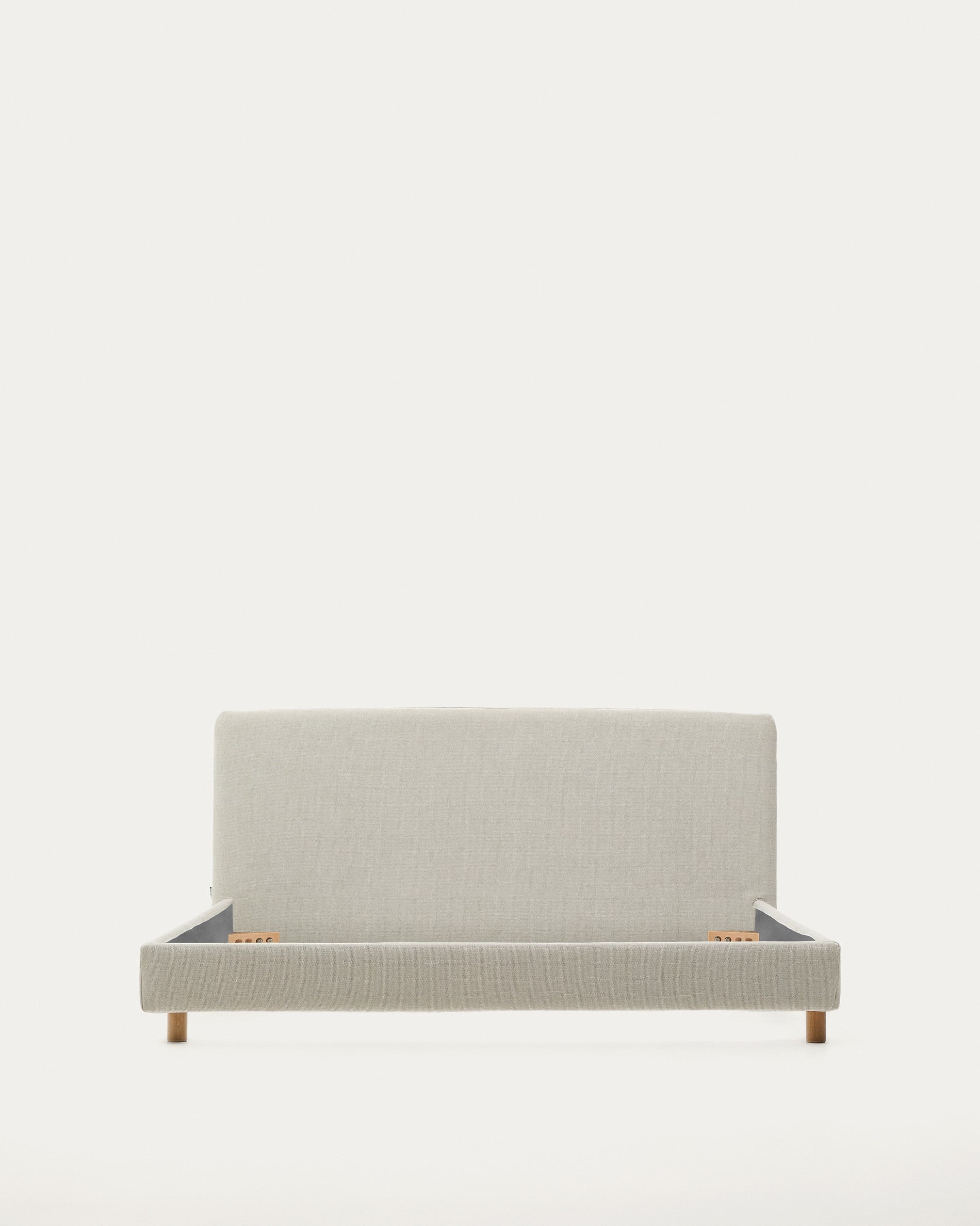 Bettüberzug aus perlfarbener Chenille für Bett Valma mit Matratze von 160 x 200 cm  in Perle präsentiert im Onlineshop von KAQTU Design AG. Zubehör Bett ist von Kave Home