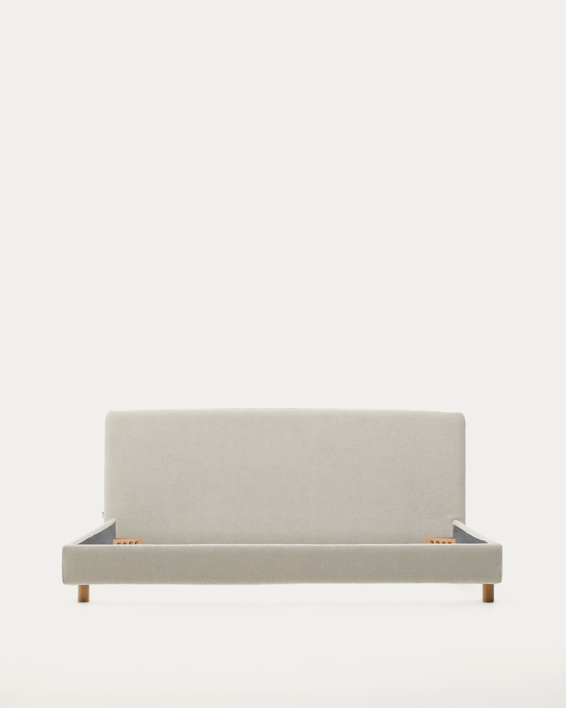 Bettüberzug aus perlfarbener Chenille für Bett Valma mit Matratze von 180 x 200 cm in Perle präsentiert im Onlineshop von KAQTU Design AG. Zubehör Bett ist von Kave Home