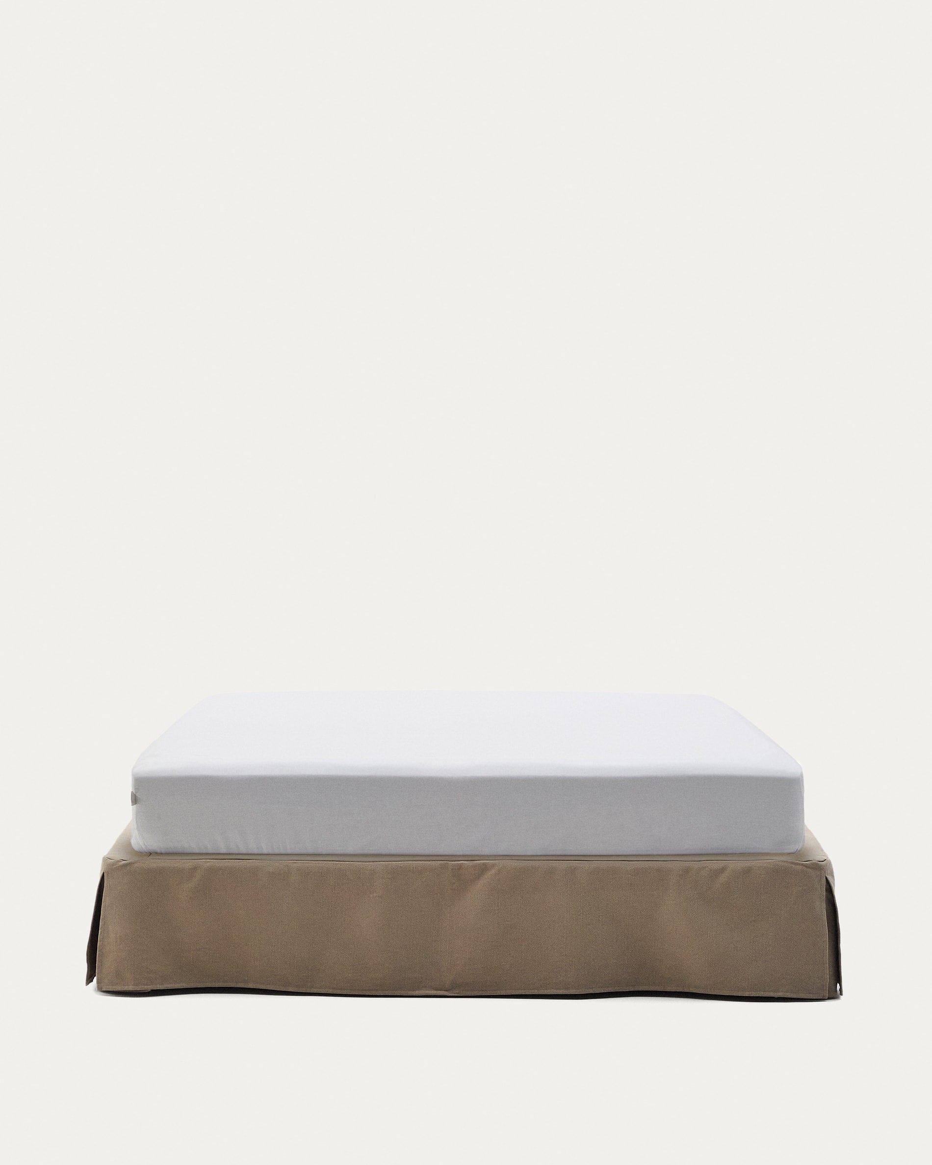 Bettgestell mit abnehmbarem Bezug Jaira aus Leinen und Baumwolle taupe für eine Matratze von 160 x 200 cm   in Taupe präsentiert im Onlineshop von KAQTU Design AG. Bett ist von Kave Home