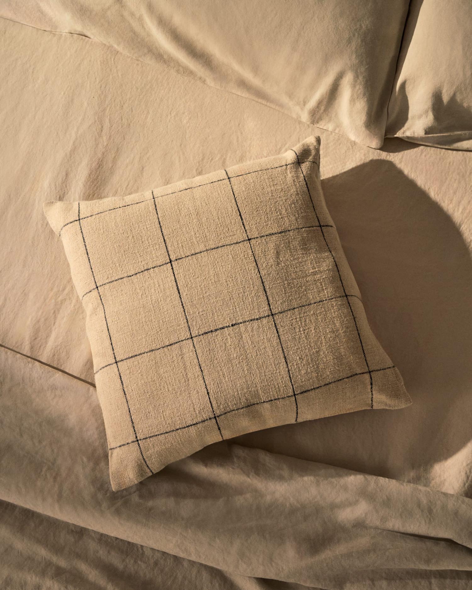 Set Simmel Bezüge für Bettdecke und Kopfkissen aus Baumwolle und Leinen Farbe grau für Bett von 180 cm in Grau präsentiert im Onlineshop von KAQTU Design AG. Bettwäsche ist von Kave Home