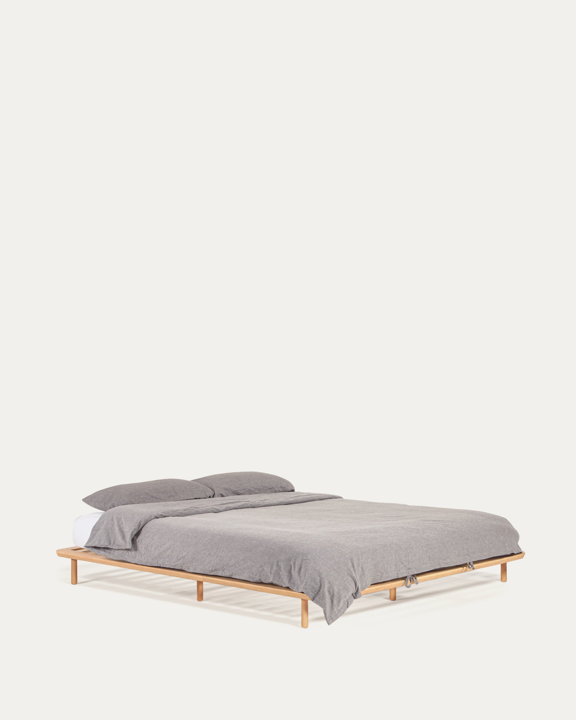 Anielle Bett aus massiver Esche für Matratze von 180 x 200 cm in Braun präsentiert im Onlineshop von KAQTU Design AG. Bett ist von Kave Home