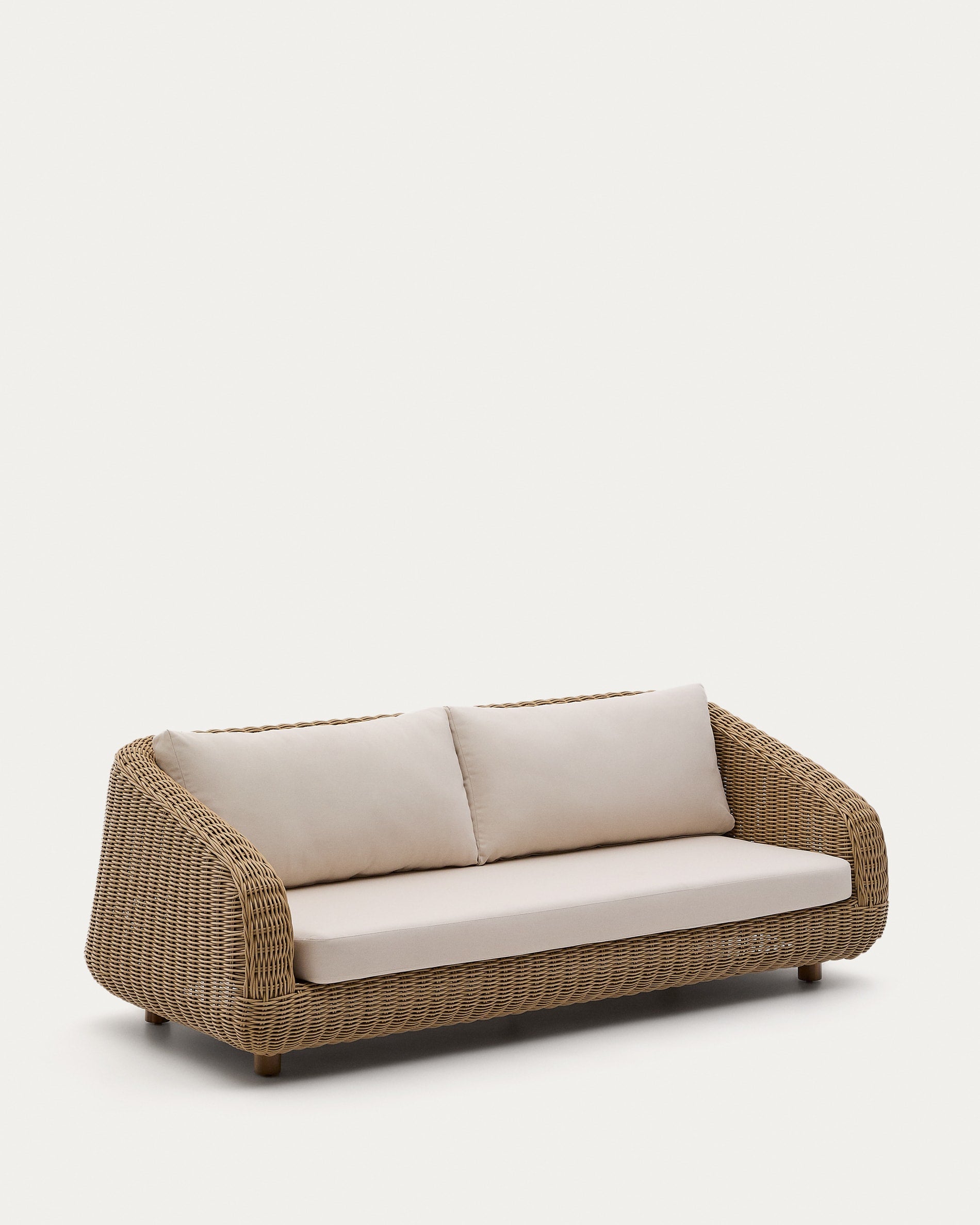 3-Sitzer-Sofa Meria aus synthetischem Rattan 208 cm in Hellbraun präsentiert im Onlineshop von KAQTU Design AG. Lounge Sofa ist von Kave Home