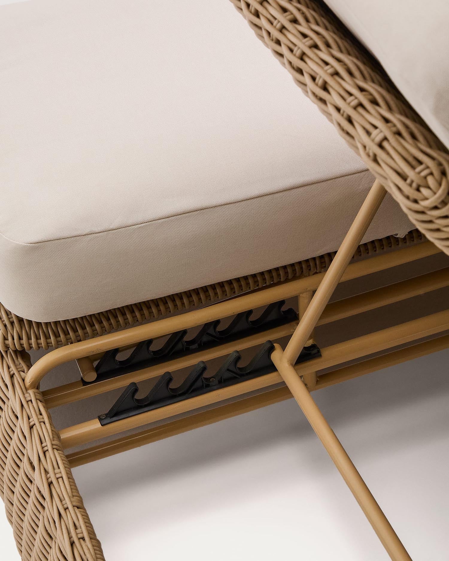 2er-Sonnenliege Meria aus synthetischem Rattan in Hellbraun präsentiert im Onlineshop von KAQTU Design AG. Liegestuhl ist von Kave Home