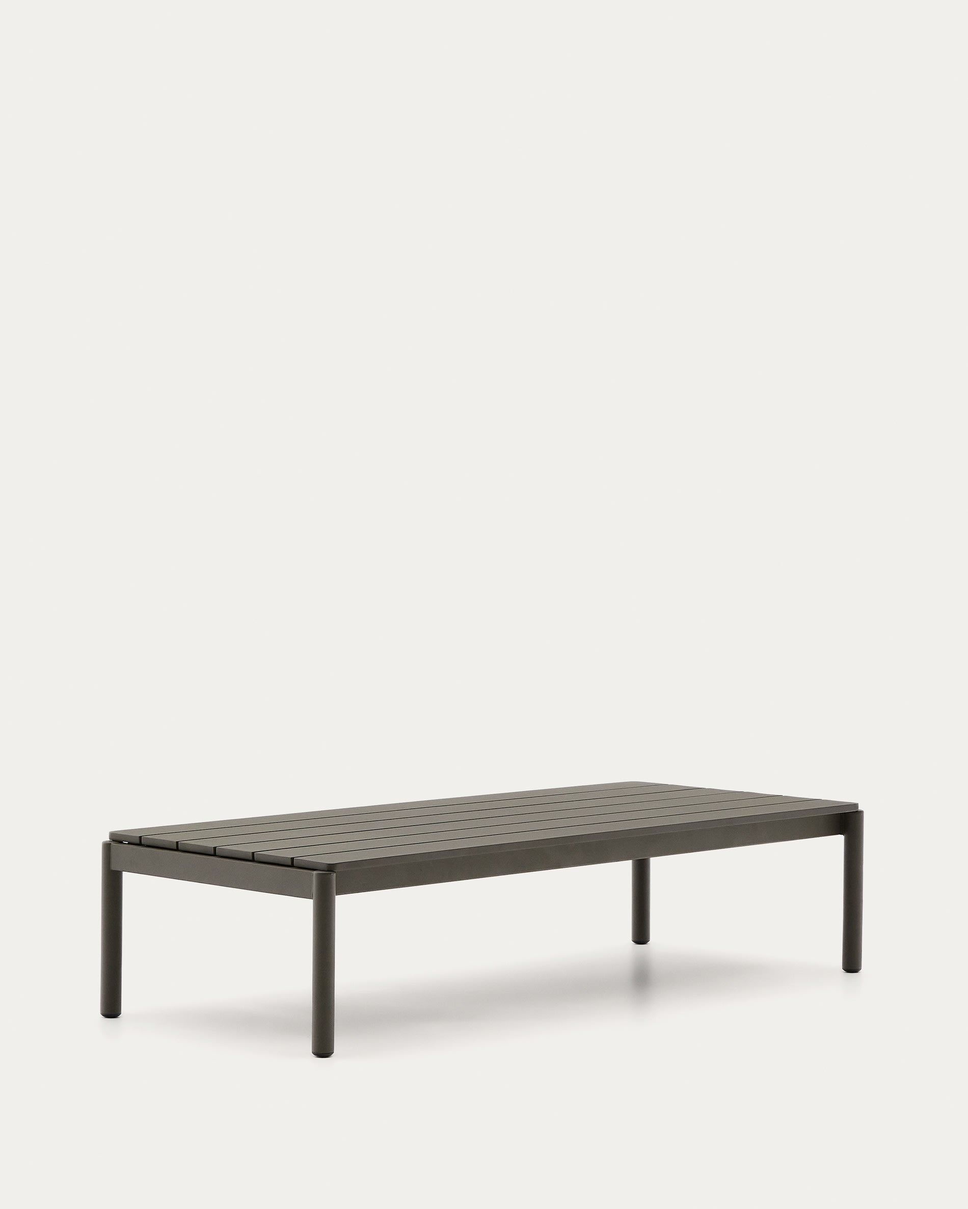 Couchtisch Sorells aus grünem Aluminium 63 x 144,6 cm   in Khaki präsentiert im Onlineshop von KAQTU Design AG. Beistelltisch Outdoor ist von Kave Home