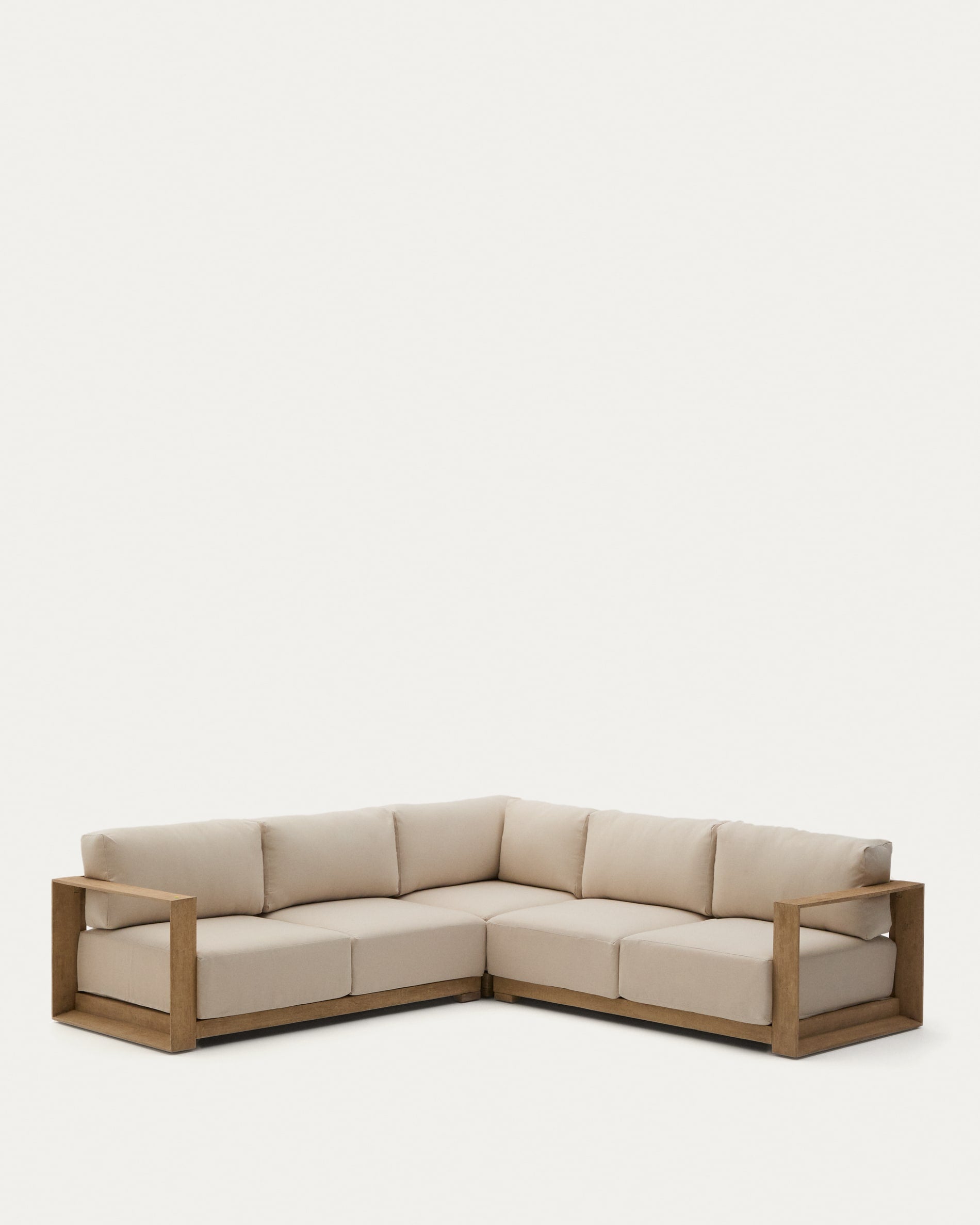 5-Sitzer-Ecksofa Ambra aus massivem Akazienholz mit klarem Finish 248 cm in Beige präsentiert im Onlineshop von KAQTU Design AG. Lounge Sofa ist von Kave Home