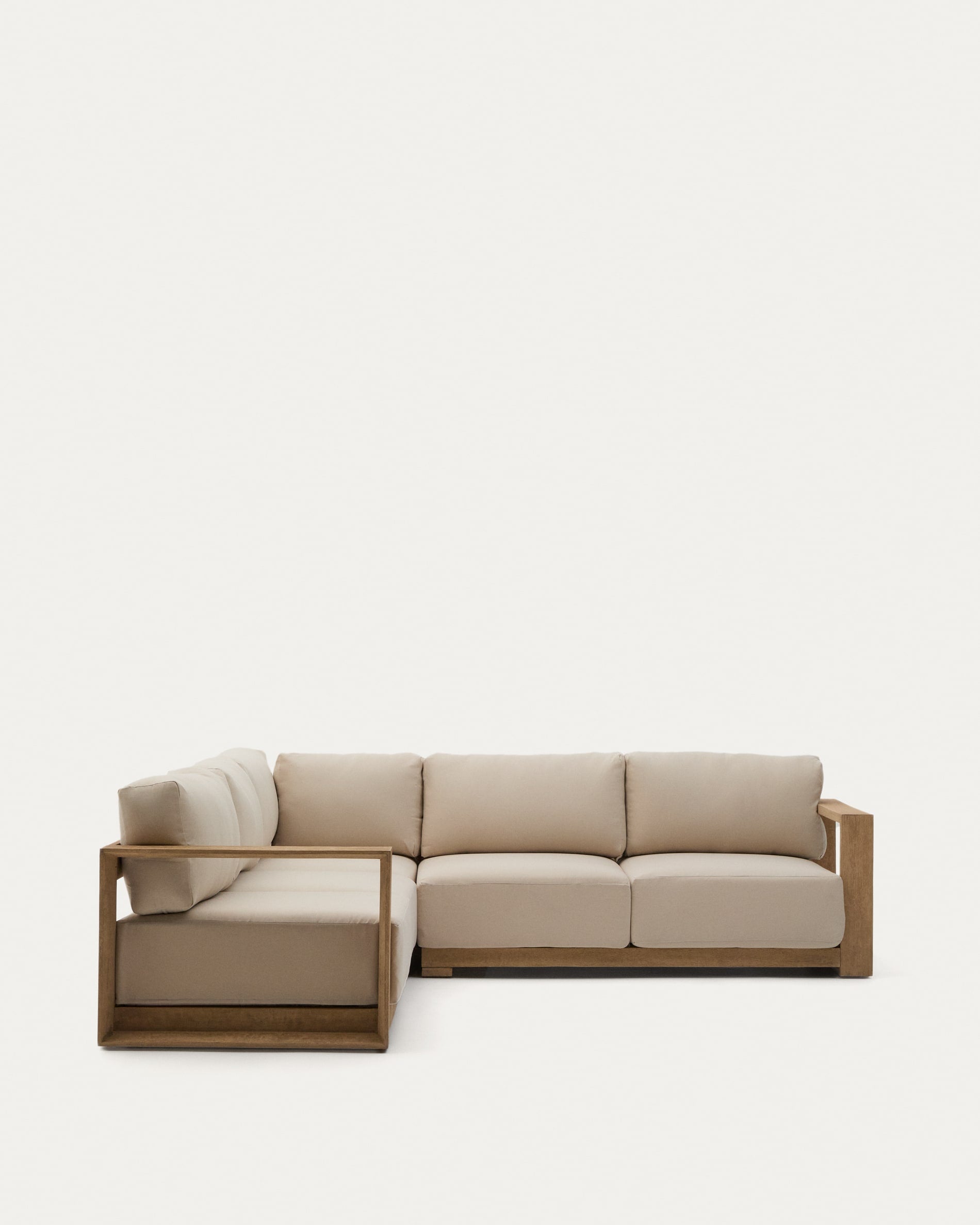 5-Sitzer-Ecksofa Ambra aus massivem Akazienholz mit klarem Finish 248 cm in Beige präsentiert im Onlineshop von KAQTU Design AG. Lounge Sofa ist von Kave Home