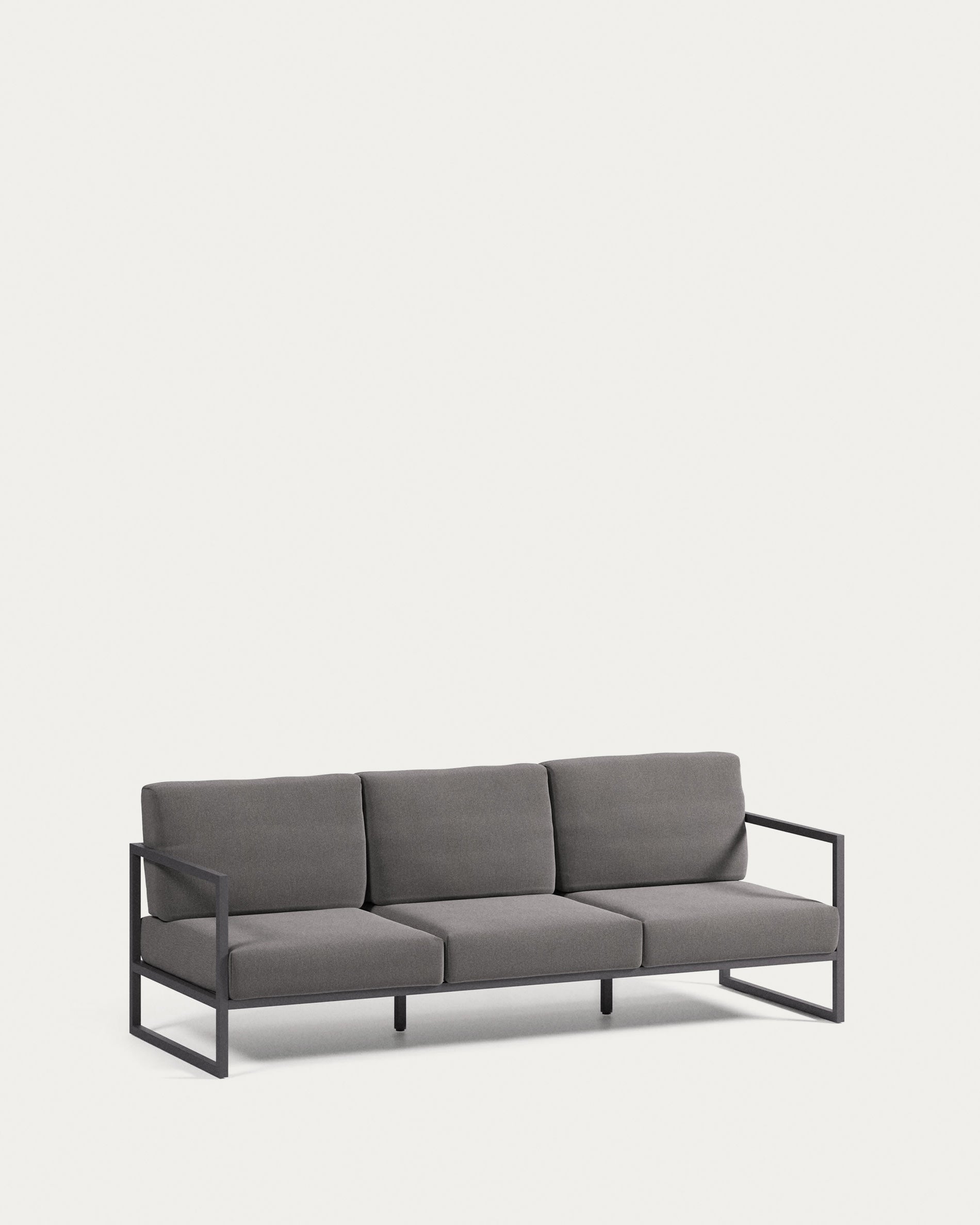 Comova 3-Sitzer-Sofa 100% outdoor dunkelgrau und aus schwarzem Aluminium 222 cm in Schwarz präsentiert im Onlineshop von KAQTU Design AG. Lounge Sofa ist von Kave Home