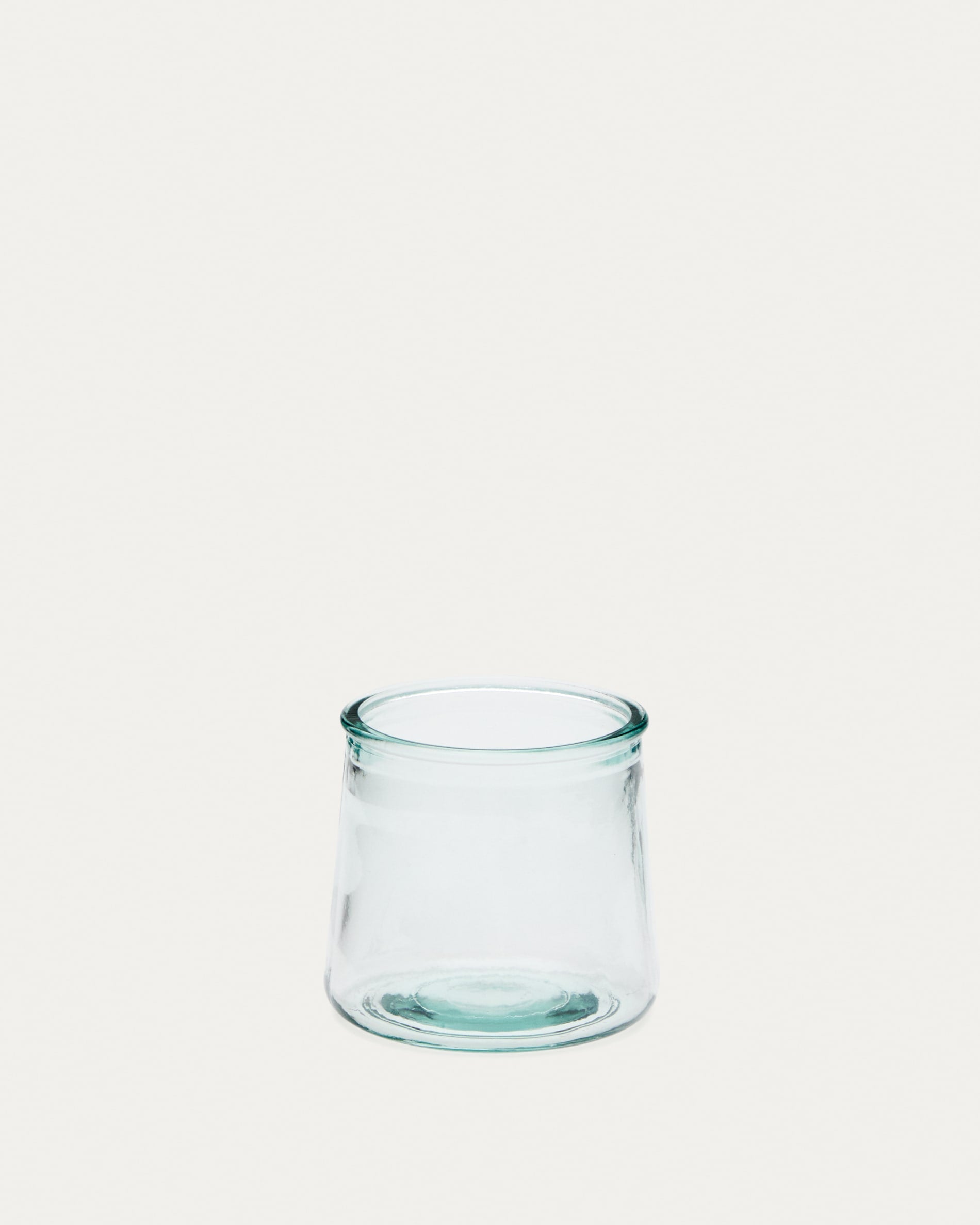 Izai Glas aus transparentem Recyclingglas in Klar präsentiert im Onlineshop von KAQTU Design AG. Glas ist von Kave Home