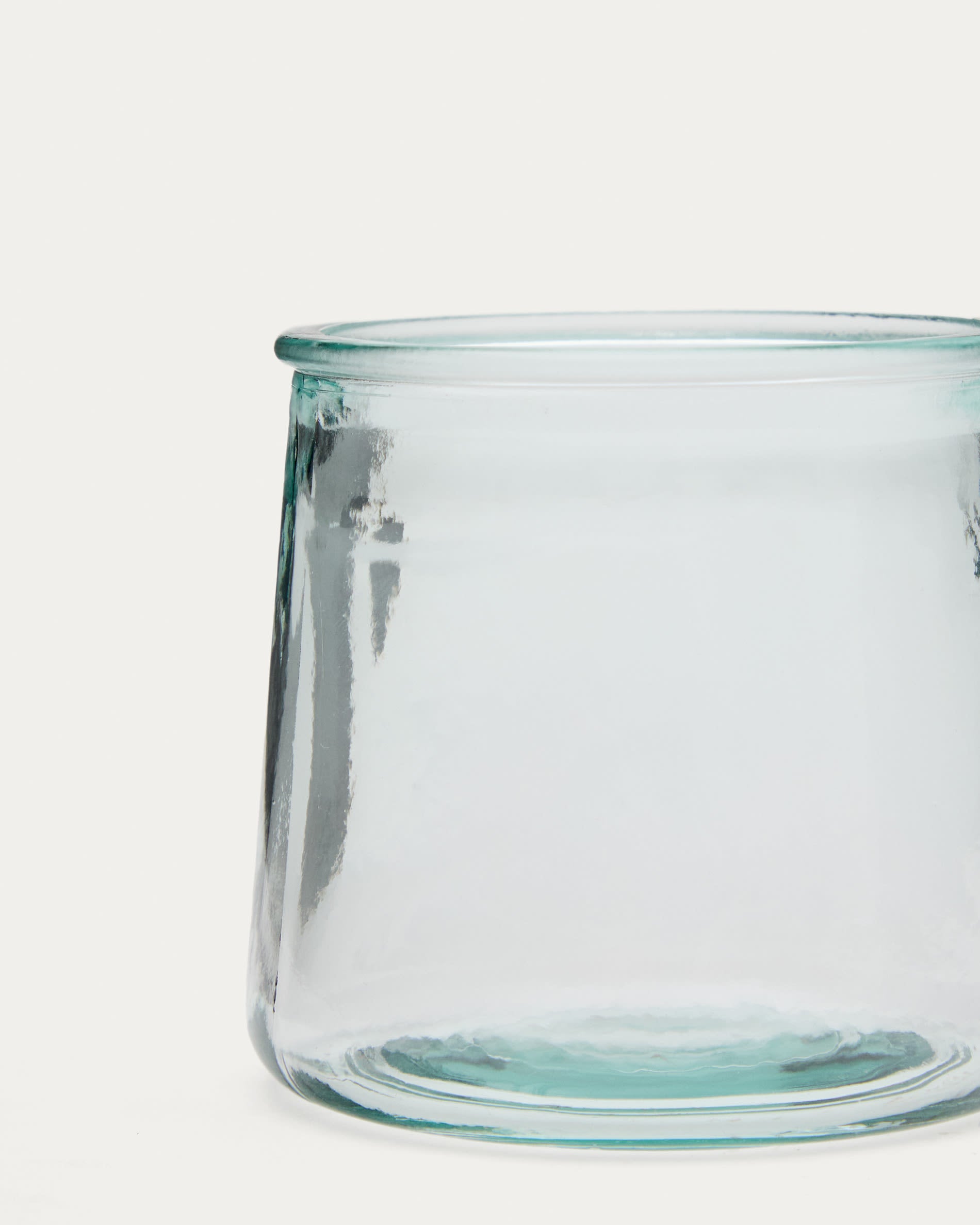 Izai Glas aus transparentem Recyclingglas in Klar präsentiert im Onlineshop von KAQTU Design AG. Glas ist von Kave Home