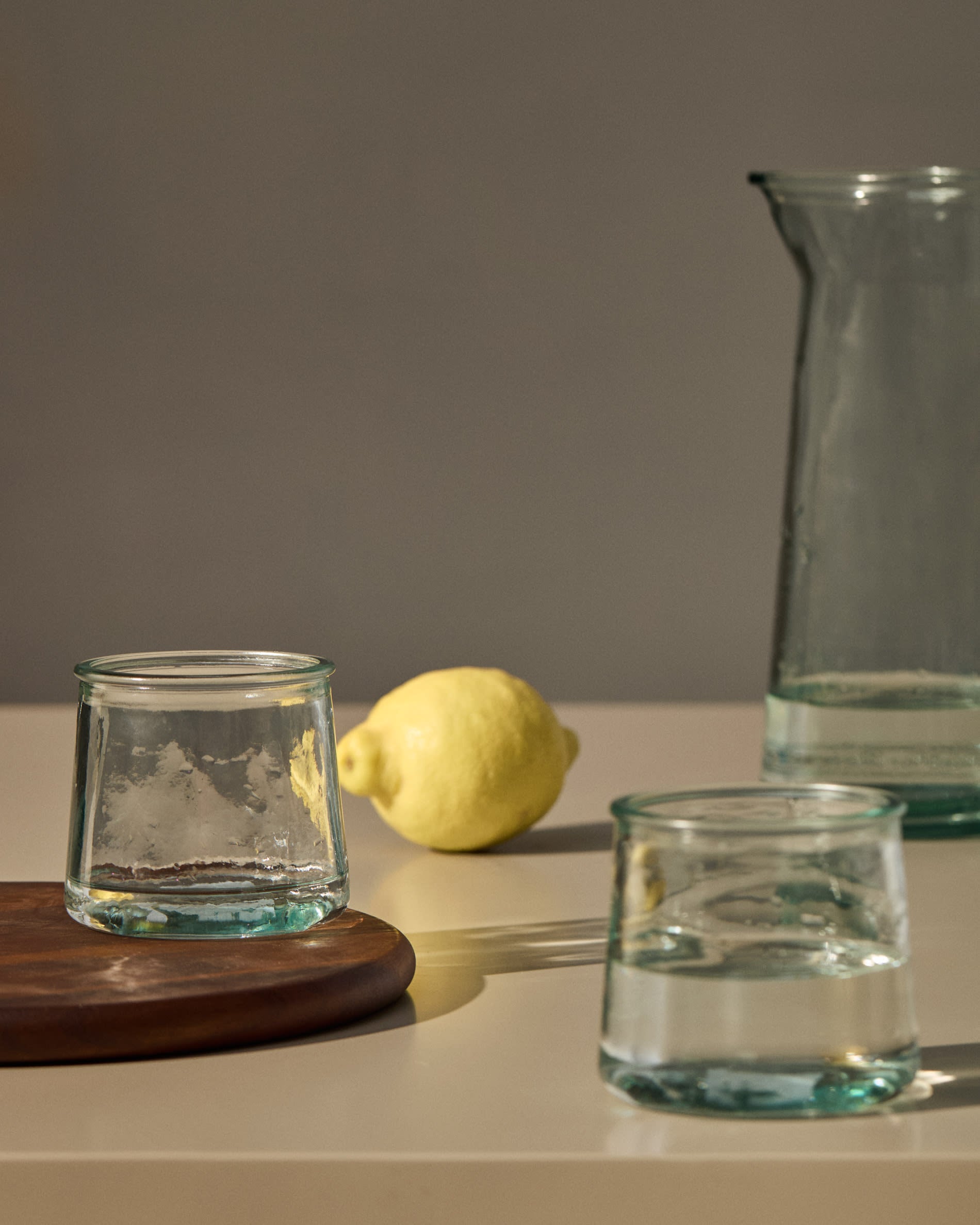 Izai Glas aus transparentem Recyclingglas in Klar präsentiert im Onlineshop von KAQTU Design AG. Glas ist von Kave Home