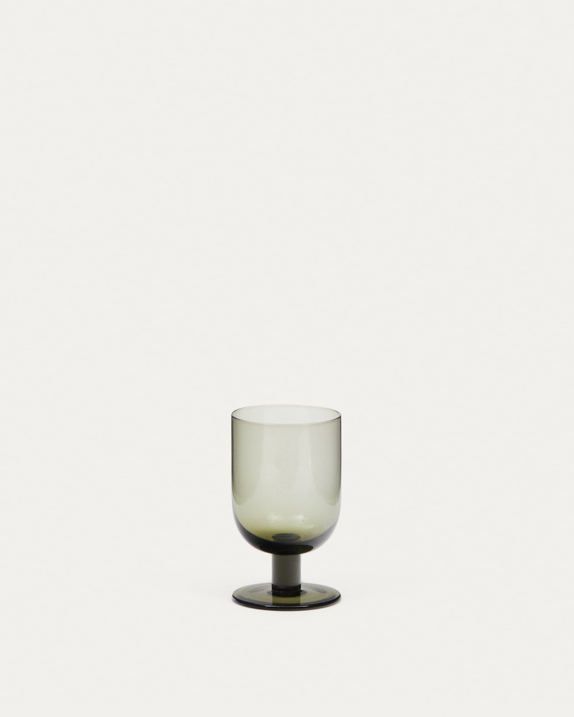 Weinglas Sauky aus grünem Glas 32 cl in Klar präsentiert im Onlineshop von KAQTU Design AG. Wein- & Sektglas ist von Kave Home