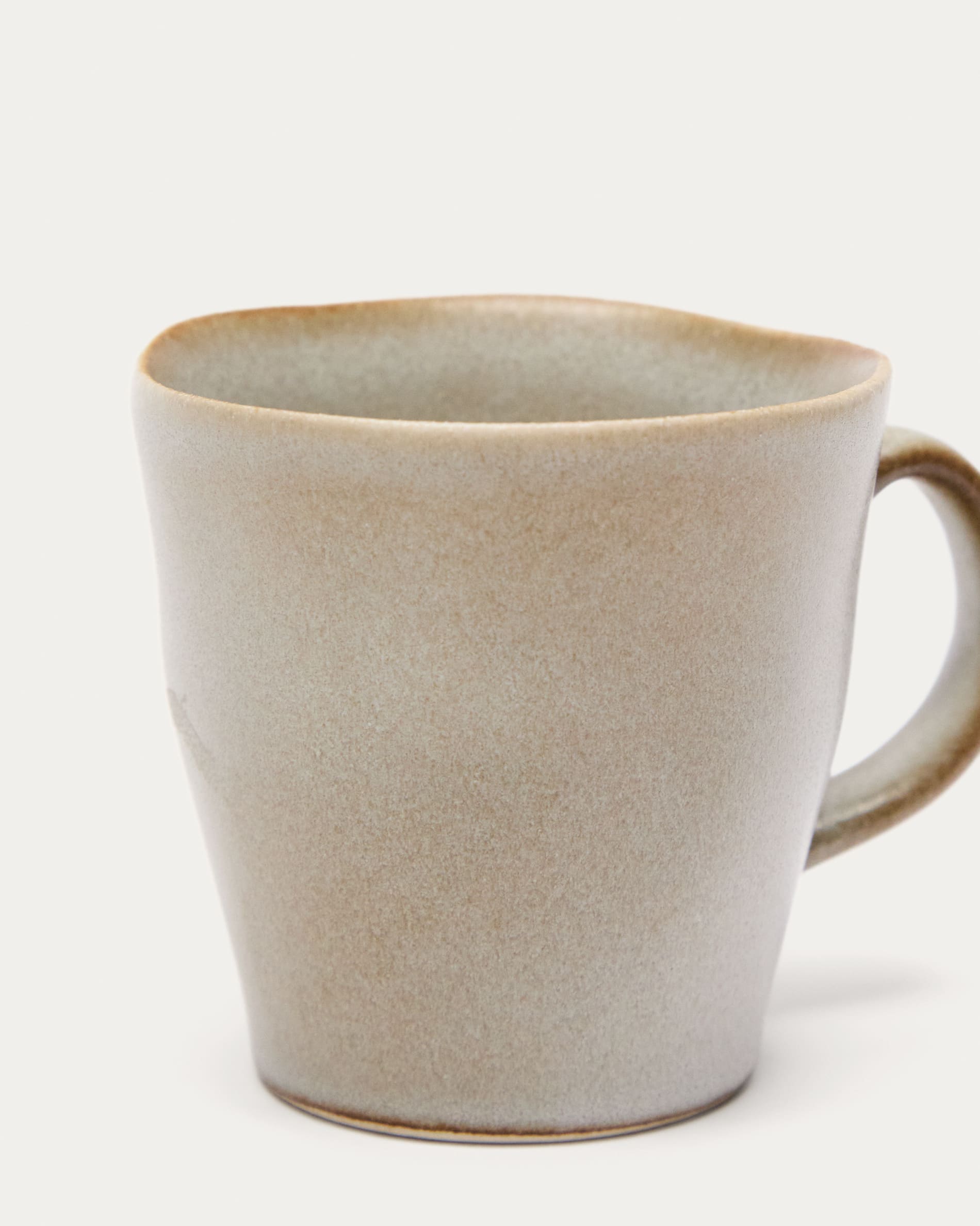 Coval kleine Keramiktasse weiss in Beige präsentiert im Onlineshop von KAQTU Design AG. Tasse ist von Kave Home