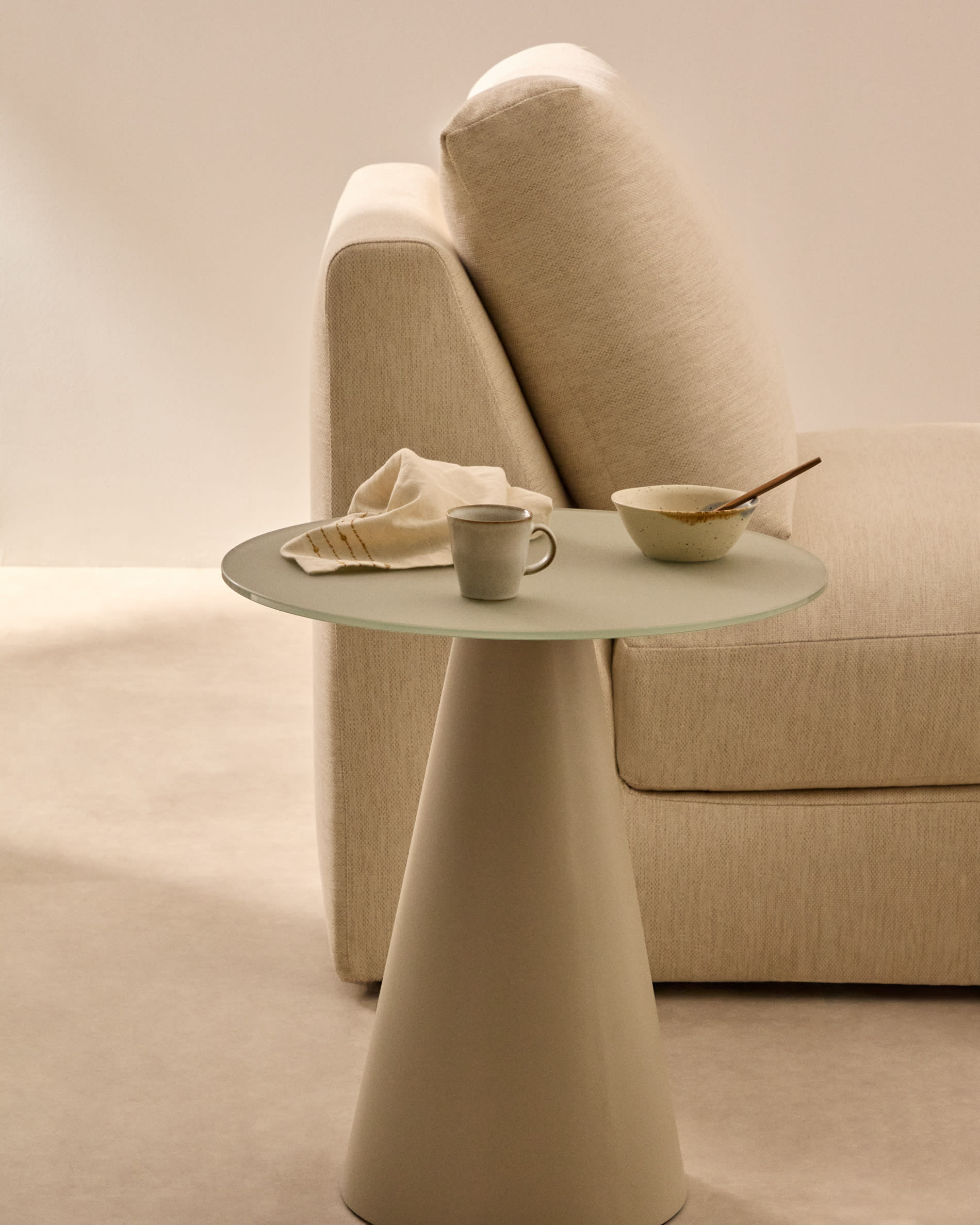 Coval kleine Keramiktasse weiss in Beige präsentiert im Onlineshop von KAQTU Design AG. Tasse ist von Kave Home