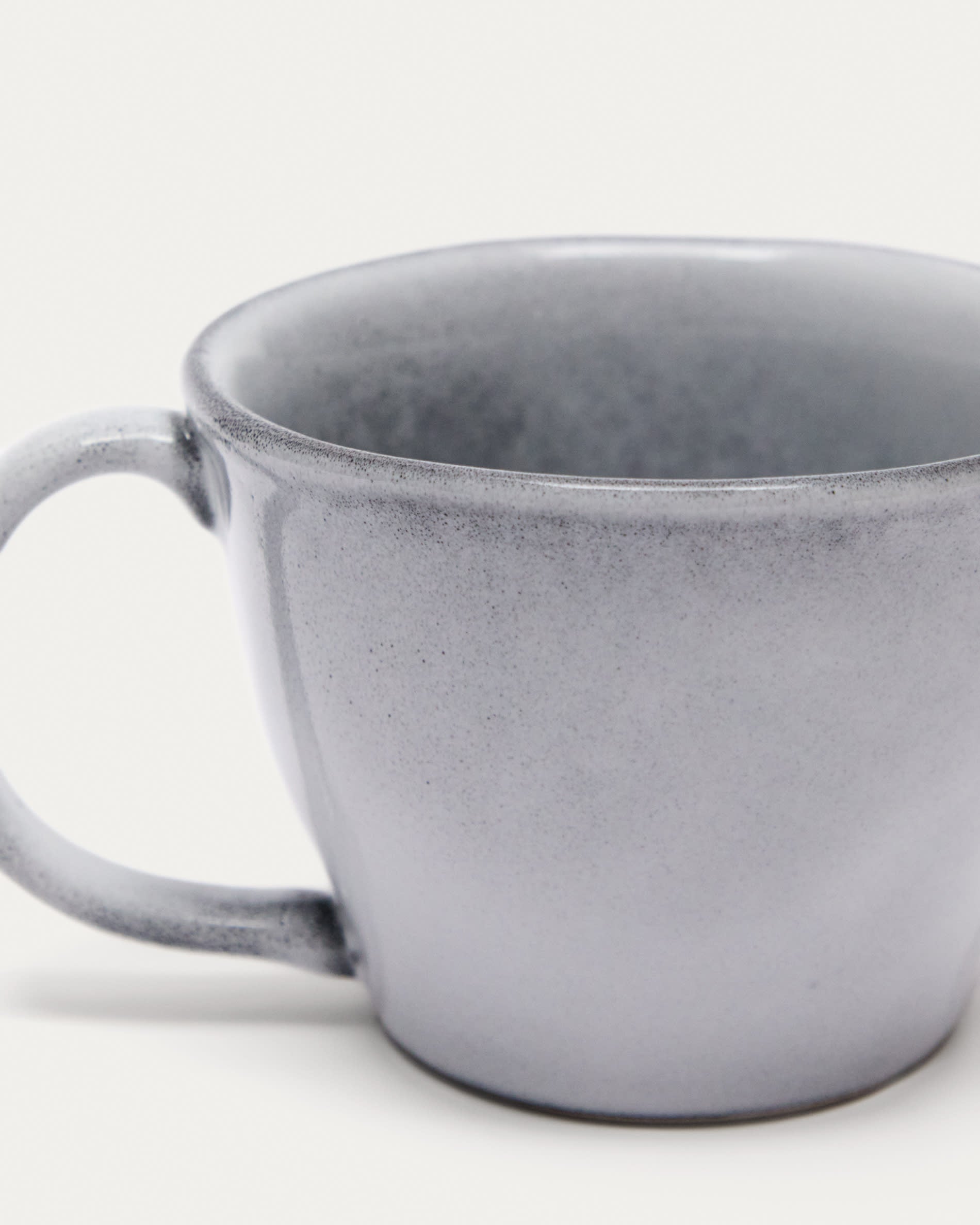 Dovec Keramiktasse blau  in Blau präsentiert im Onlineshop von KAQTU Design AG. Tasse ist von Kave Home