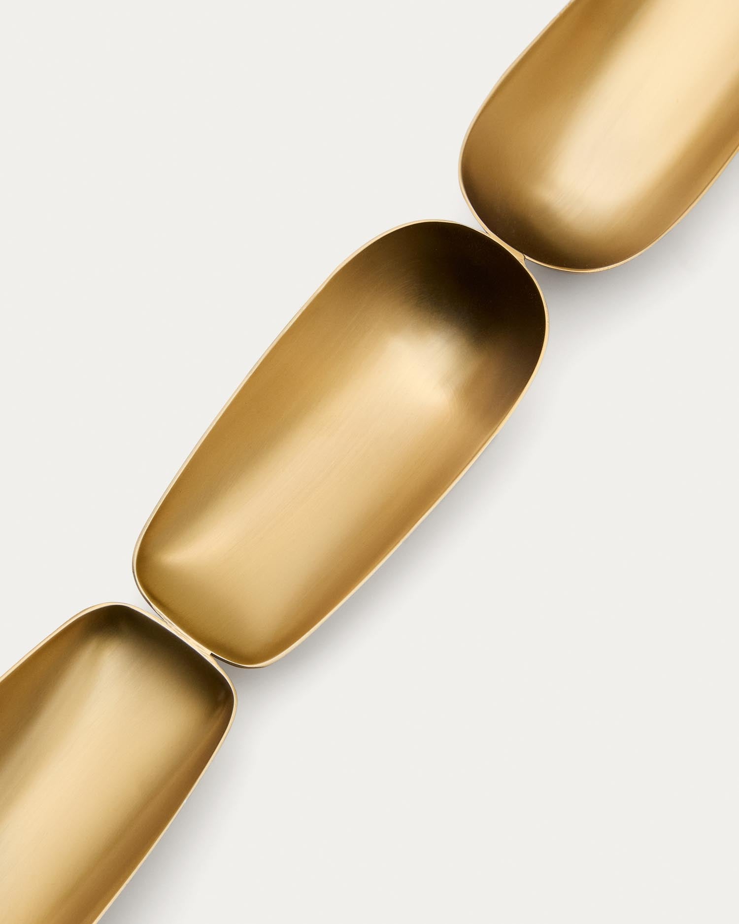 4 Schüsseln Aruc verbunden aus goldfarbenem Edelstahl in Gold präsentiert im Onlineshop von KAQTU Design AG. Schüssel ist von Kave Home