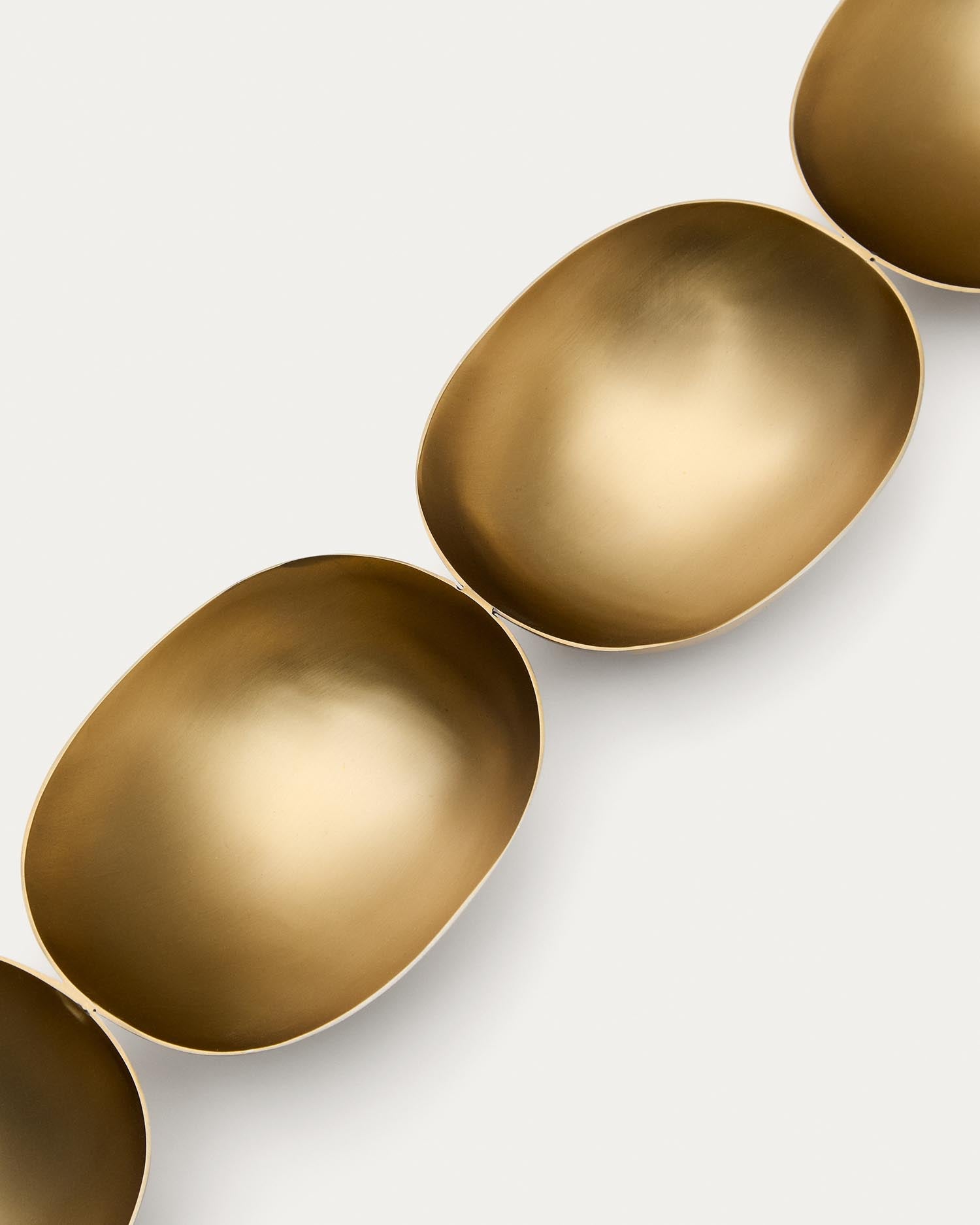 4 Schüsseln Aruc verbunden aus goldfarbenem Edelstahl in Gold präsentiert im Onlineshop von KAQTU Design AG. Schüssel ist von Kave Home