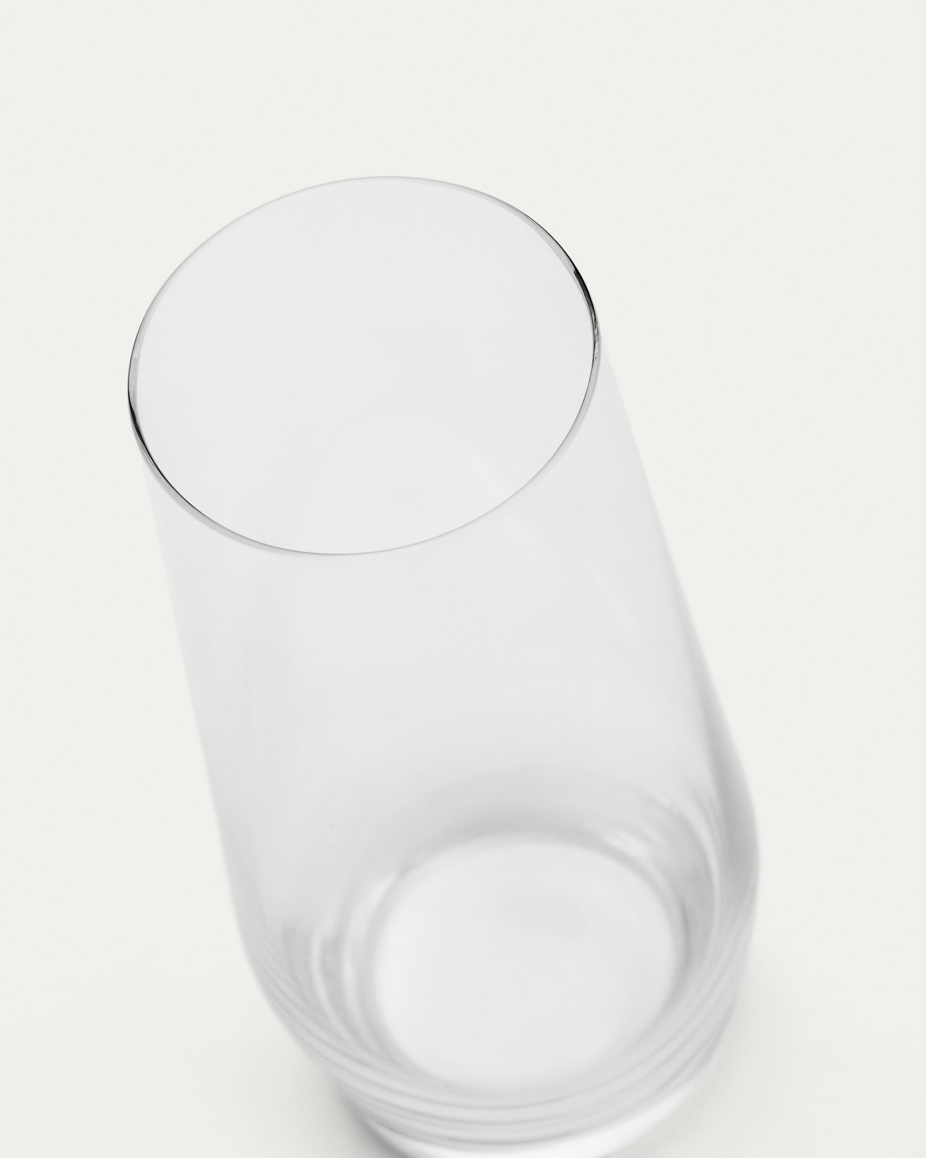 Hohes Glas Kiro aus Klarglas 55 cl in Klar präsentiert im Onlineshop von KAQTU Design AG. Glas ist von Kave Home