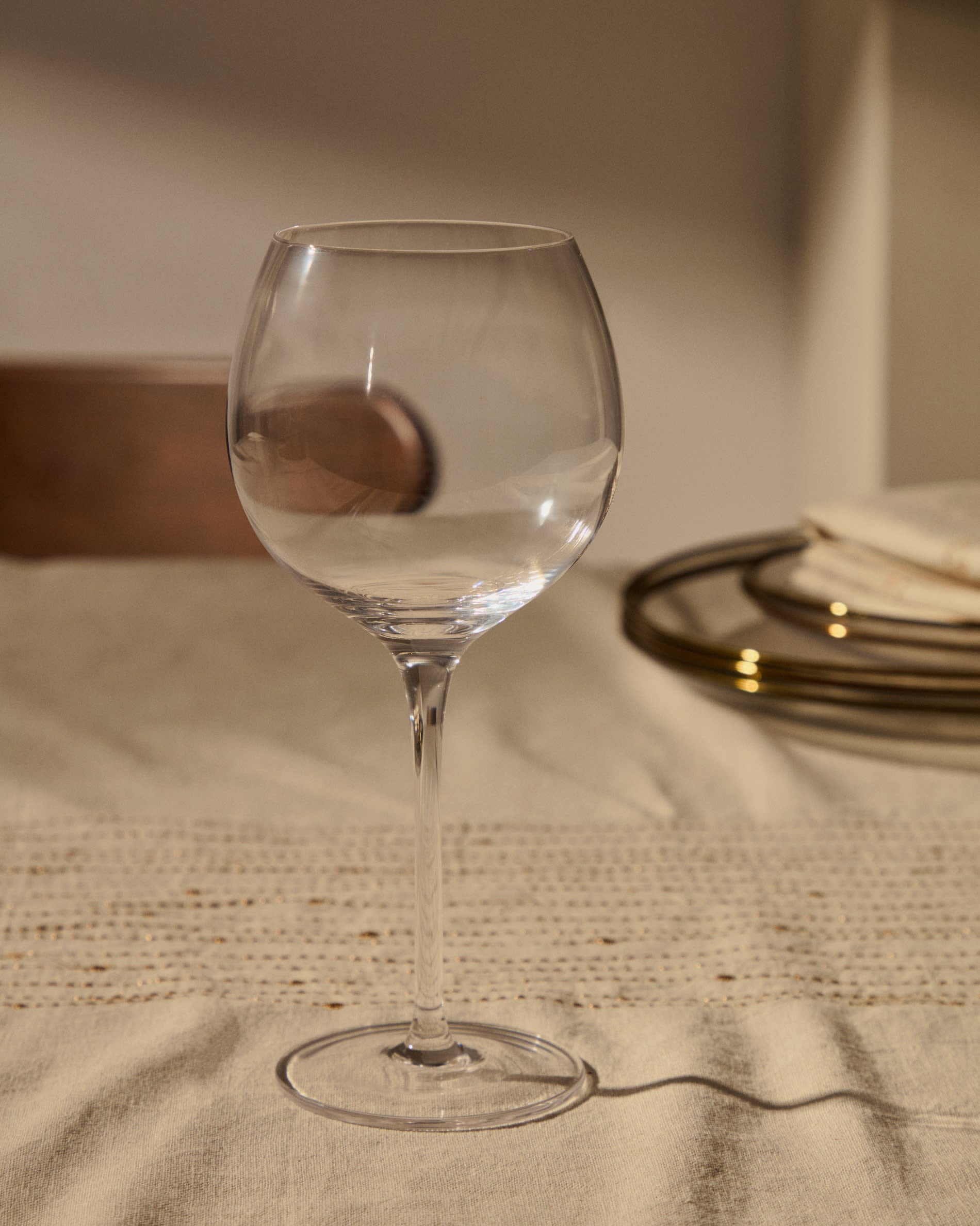 Weinglas Altira aus Klarglas 50 cl in Klar präsentiert im Onlineshop von KAQTU Design AG. Wein- & Sektglas ist von Kave Home