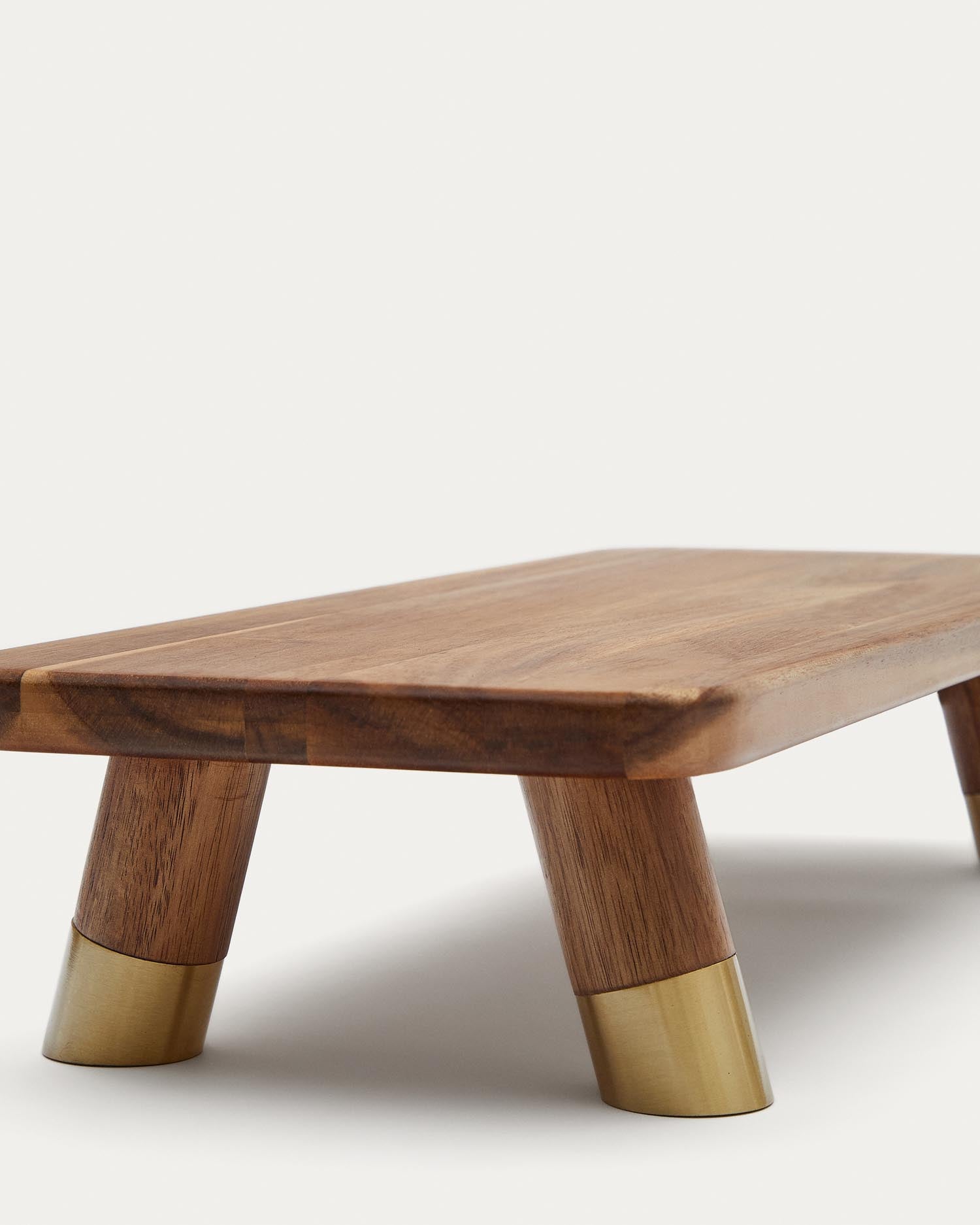 Sataya Servierbrett klein aus FSC 100% Akazienholz in Braun präsentiert im Onlineshop von KAQTU Design AG. Schneidebrett ist von Kave Home