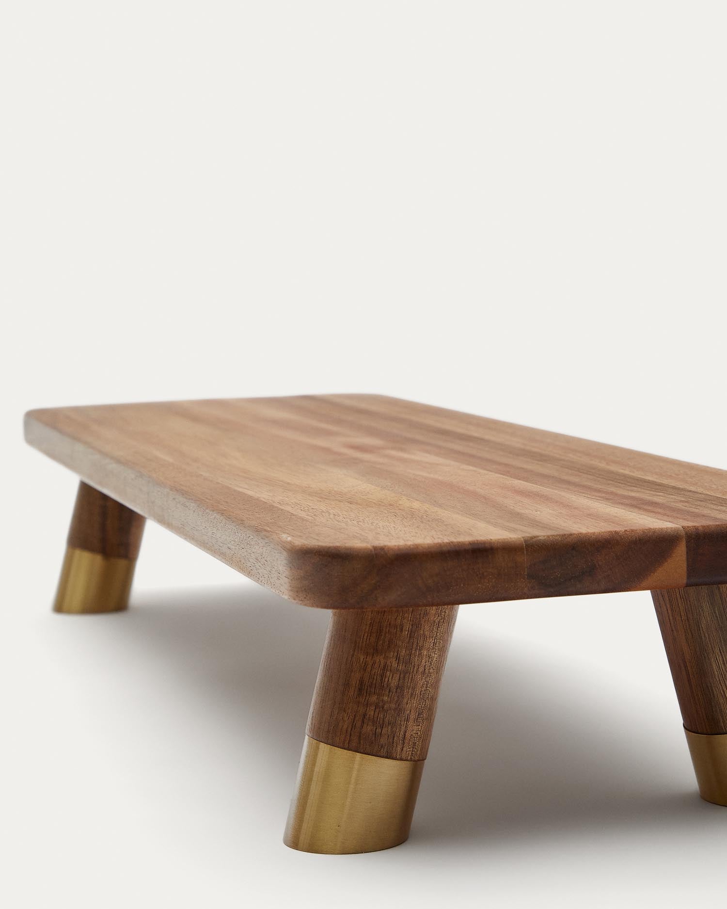 Sataya Servierbrett gross aus FSC 100% Akazienholz in Braun präsentiert im Onlineshop von KAQTU Design AG. Schneidebrett ist von Kave Home