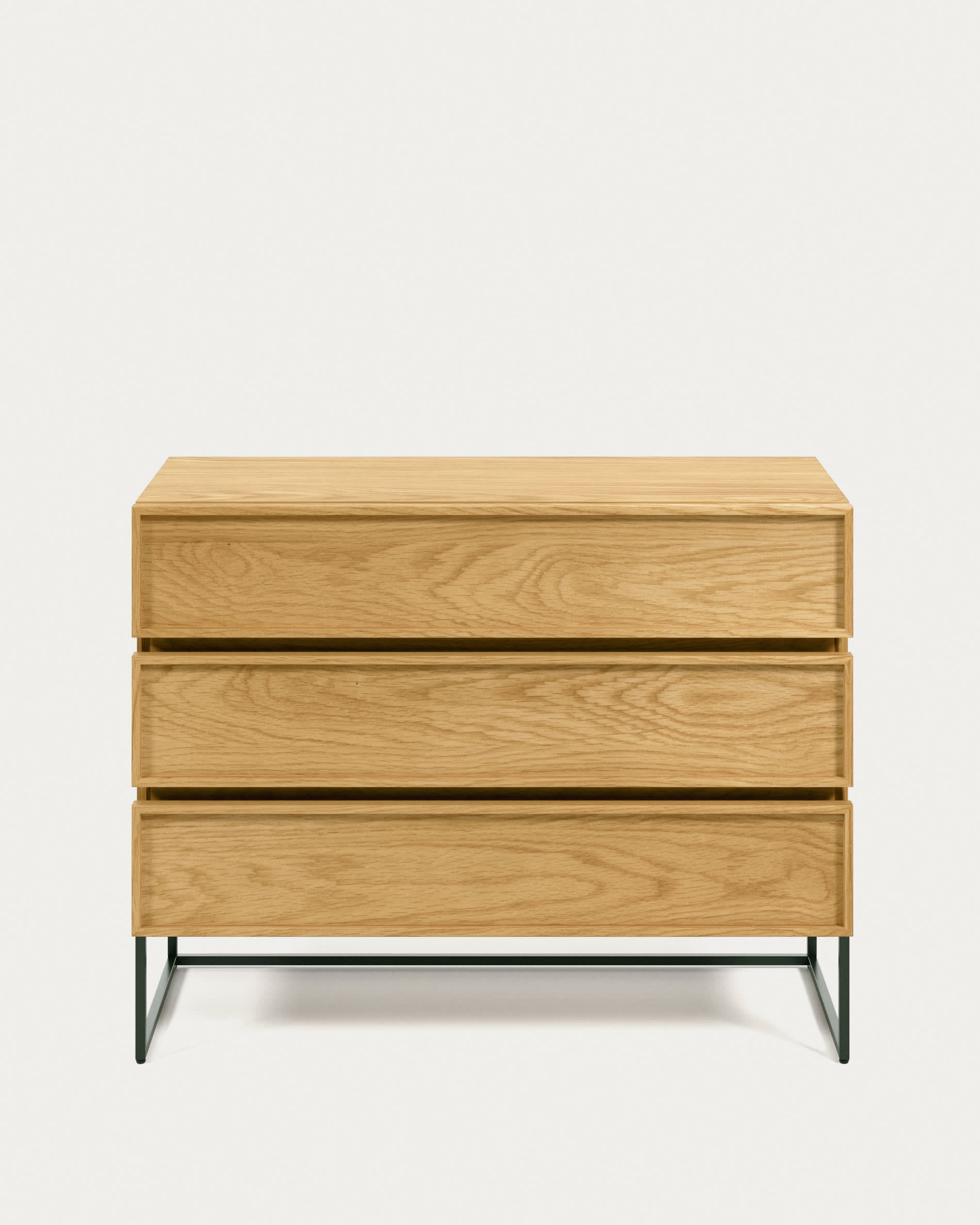 Taiana Kommode mit 3 Schubladen mit Eichenfurnier und schwarzer Stahlstruktur 100 x 78 cm in Braun präsentiert im Onlineshop von KAQTU Design AG. High-Sideboard ist von Kave Home