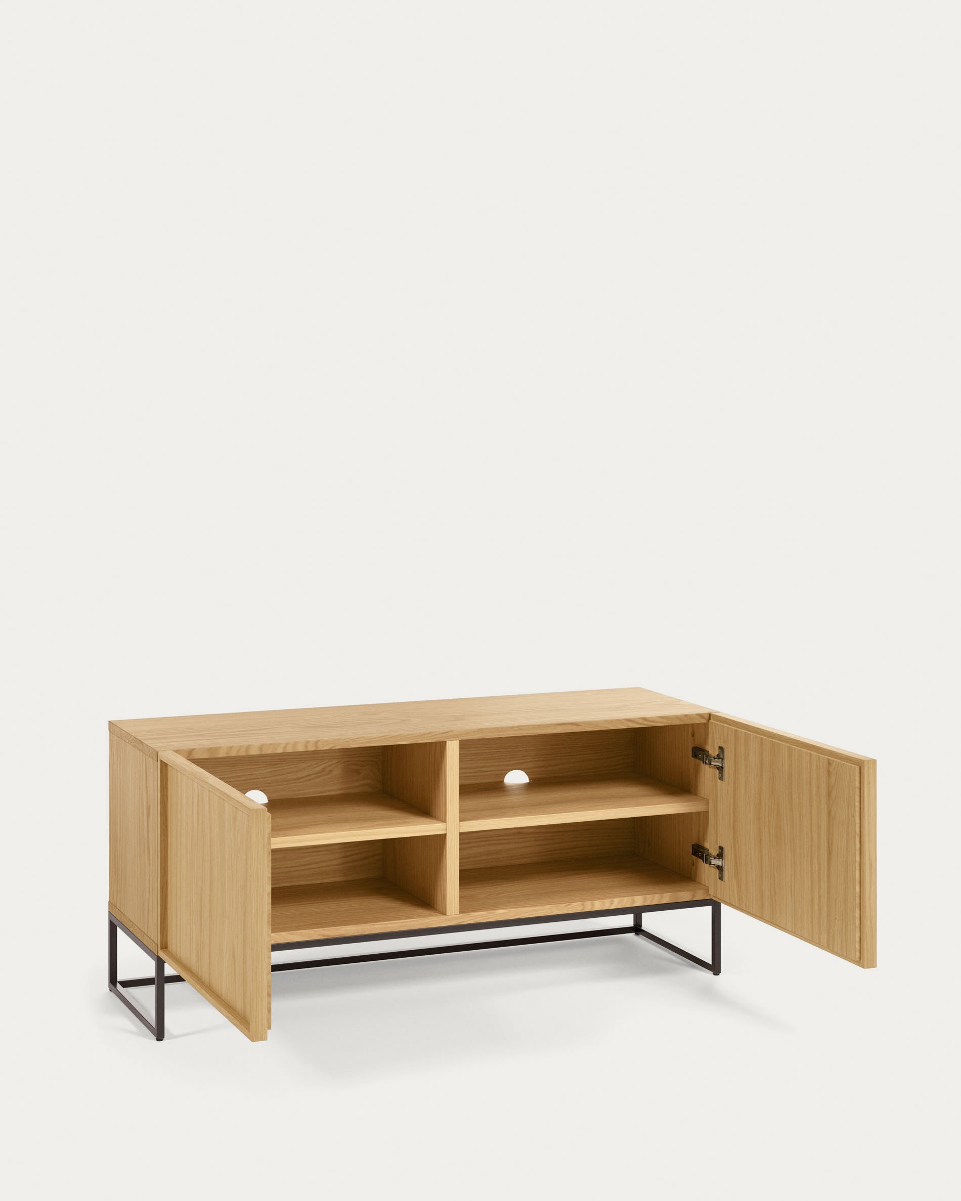 Taiana TV-Schrank 2 Türen Eichenfurnier und Stahlgestell mit schwarzem Finish 112 x 51 cm in Braun präsentiert im Onlineshop von KAQTU Design AG. Sideboard ist von Kave Home