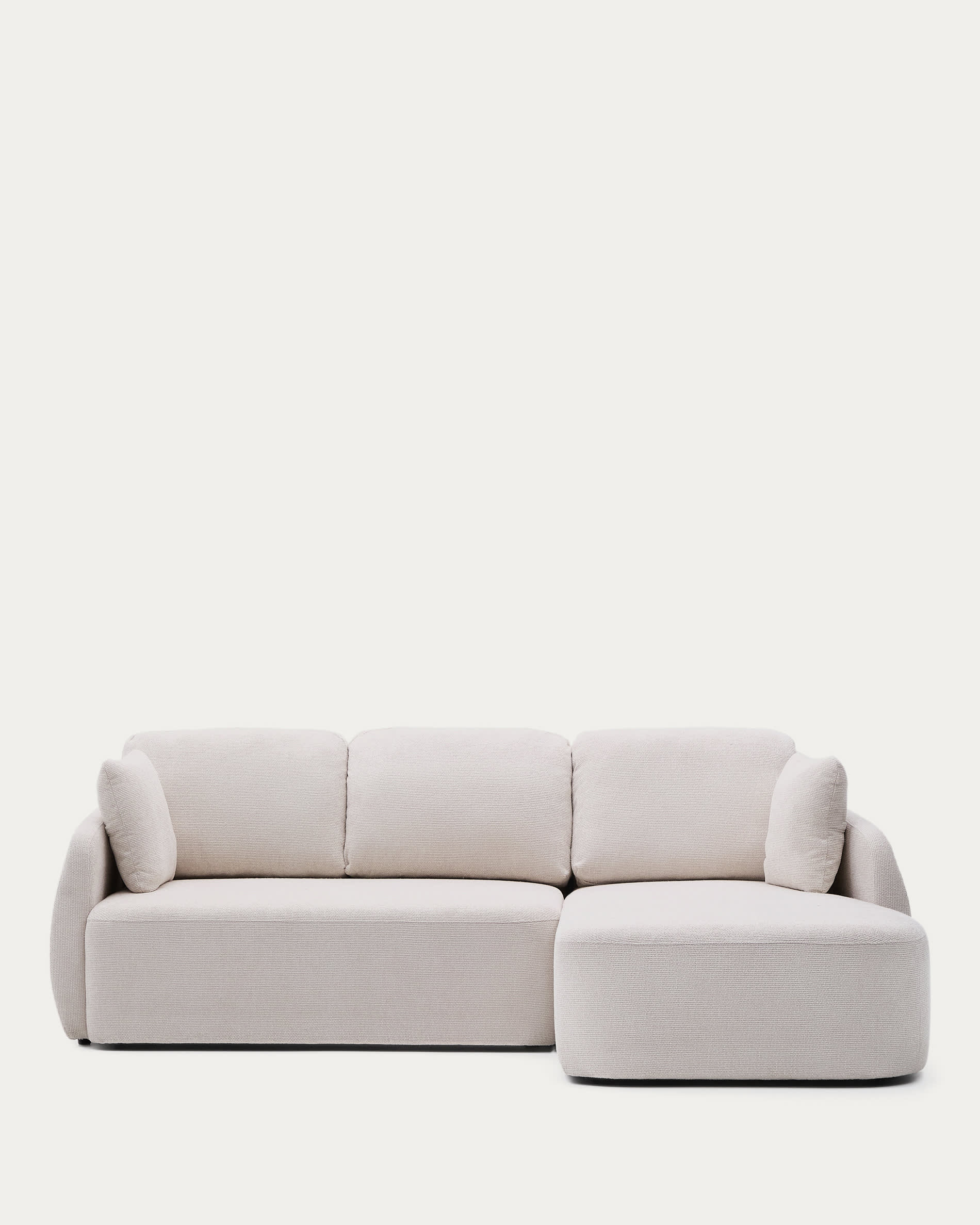 Schlafsofa Laira 3-Sitzer in Chenille mit Chaiselongue rechts ecru 246 cm FSC Mix Credit in Ecru präsentiert im Onlineshop von KAQTU Design AG. 3er Sofa ist von Kave Home