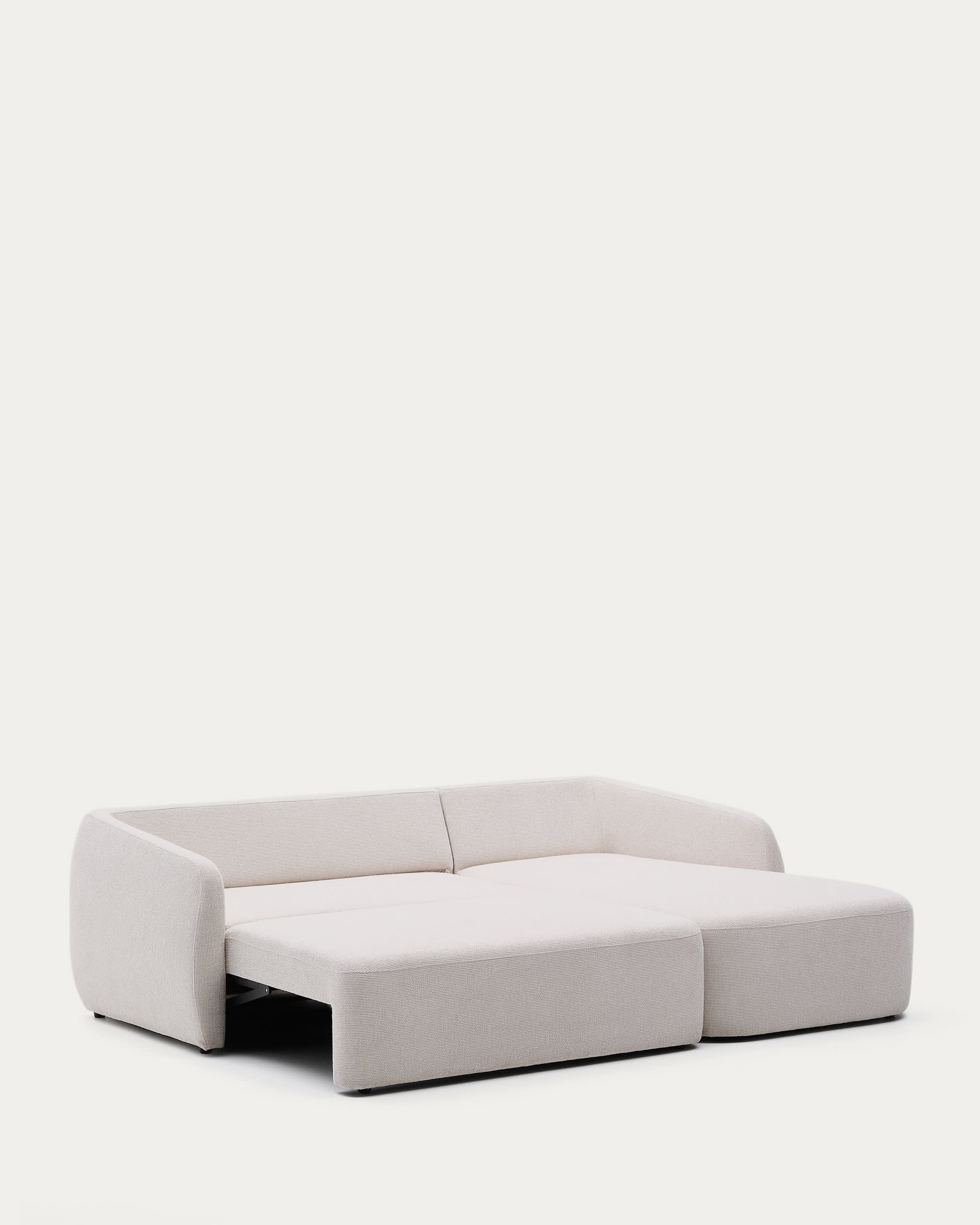 Schlafsofa Laira 3-Sitzer in Chenille mit Chaiselongue rechts ecru 246 cm FSC Mix Credit in Ecru präsentiert im Onlineshop von KAQTU Design AG. 3er Sofa ist von Kave Home