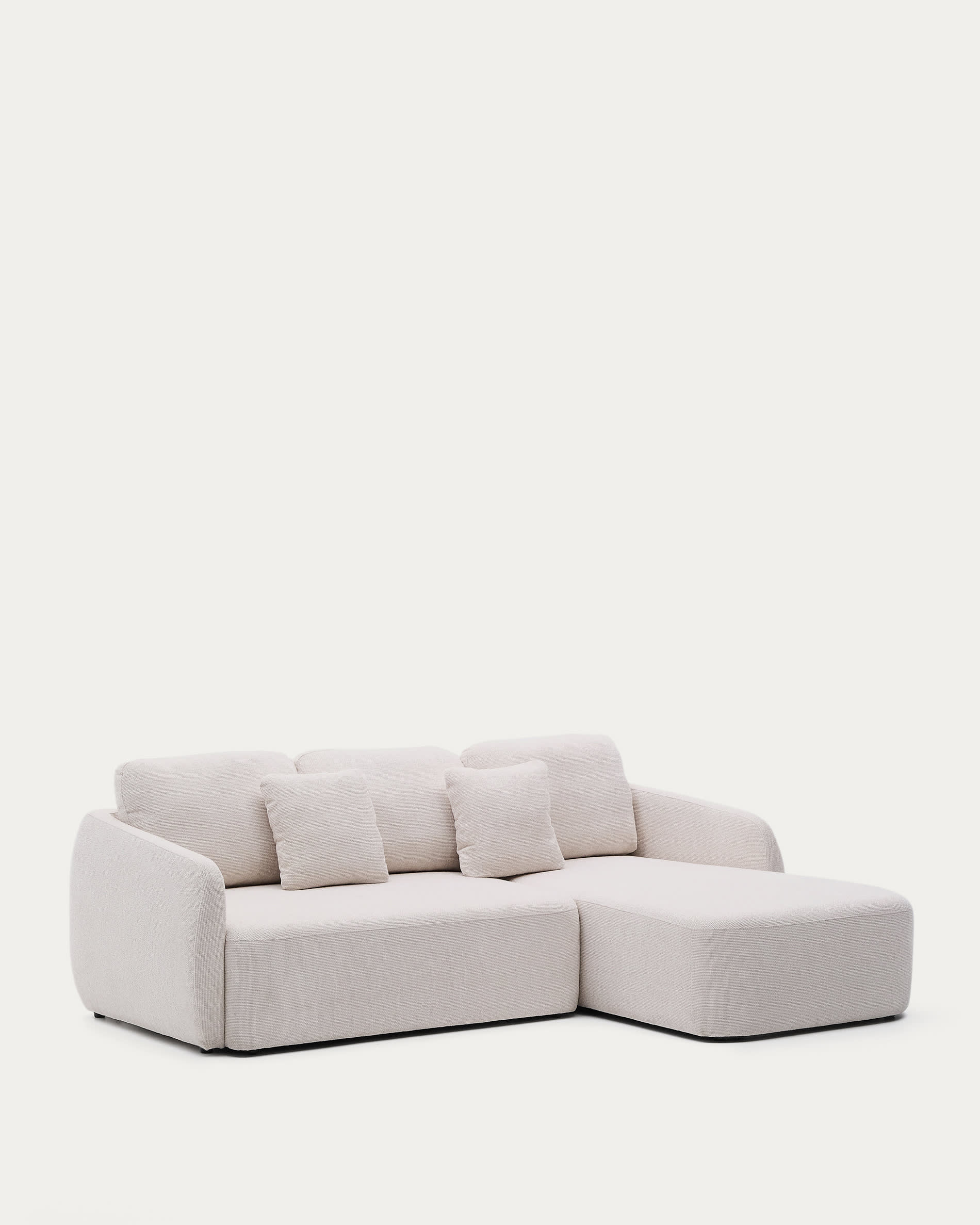 Schlafsofa Laira 3-Sitzer in Chenille mit Chaiselongue rechts ecru 246 cm FSC Mix Credit in Ecru präsentiert im Onlineshop von KAQTU Design AG. 3er Sofa ist von Kave Home